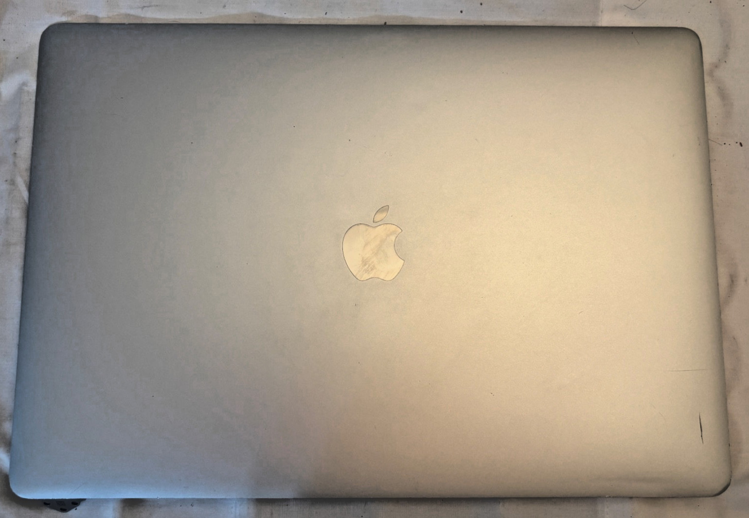 Geniune Apple LCD Screen Assembly MacBook Pro 15 A1990 2018 2019 SILVER Grade B-