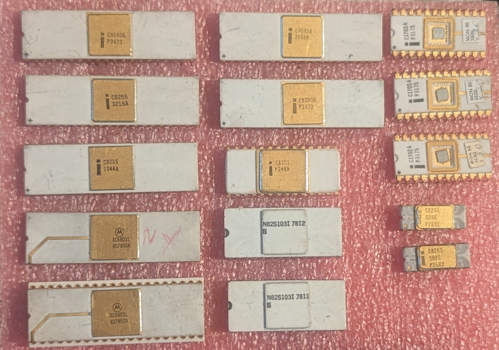 Ceramic Motorola XC6801L, INTEL 8251, 8255, 8080A grey traces CPU microprocessor
