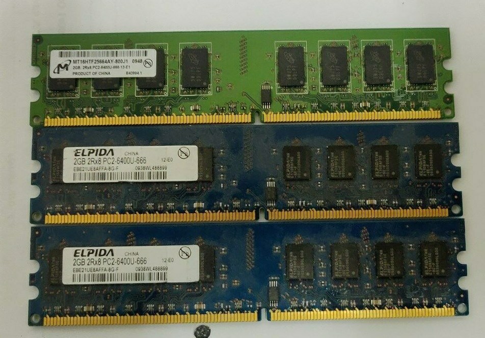 2x Elpida EBE21UEBAFFA-8G-F + 1x MT16HTF25664AY-800J1 2GB 2Rx8 PC2-6400U Memory