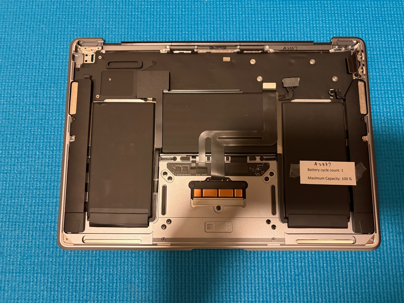 Original 2020 A2337 M1 Macbook Air -US-Keyboard + Battery -Excellent Condition-
