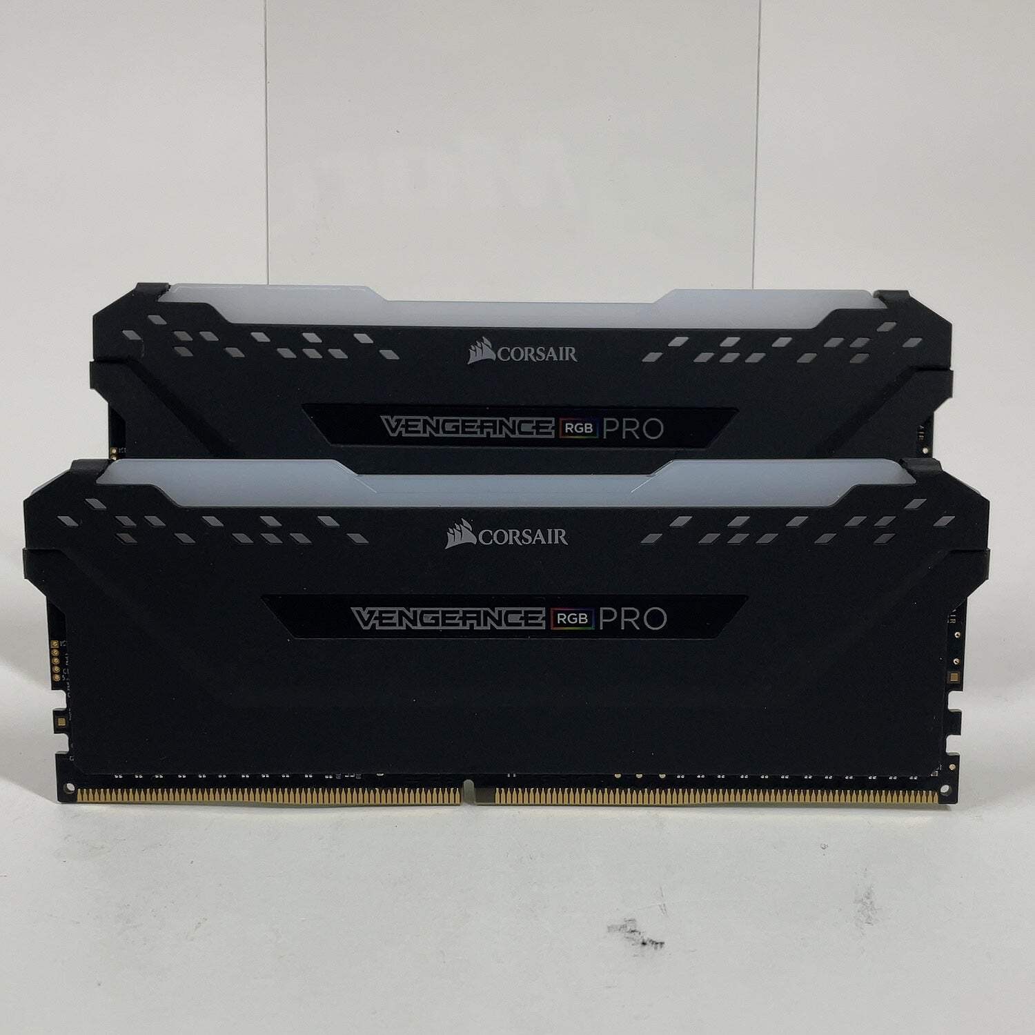 Corsair Vengeance RGB Pro 16GB (2x8GB) RAM DDR4 3200MHz CMW16GX4M2C3200C16