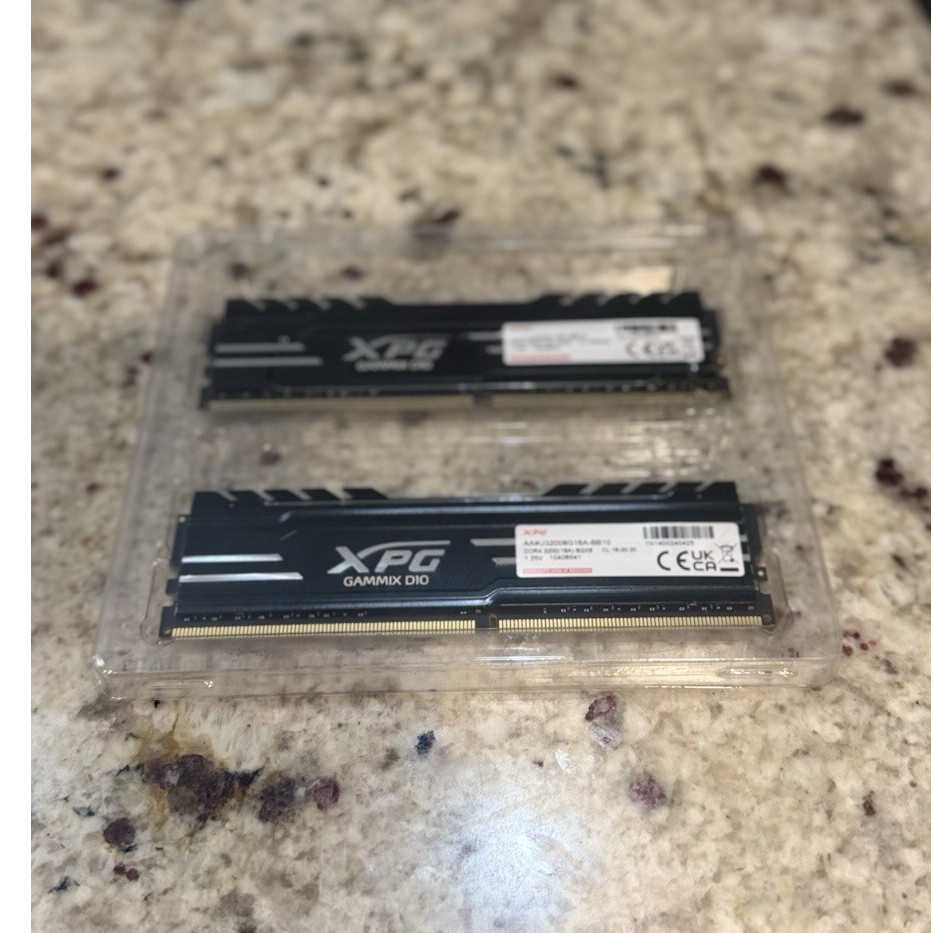 XPG GAMMIX D10 DDR4 3200 16GB (2x8GB) DIMM 288-Pin Desktop RAM