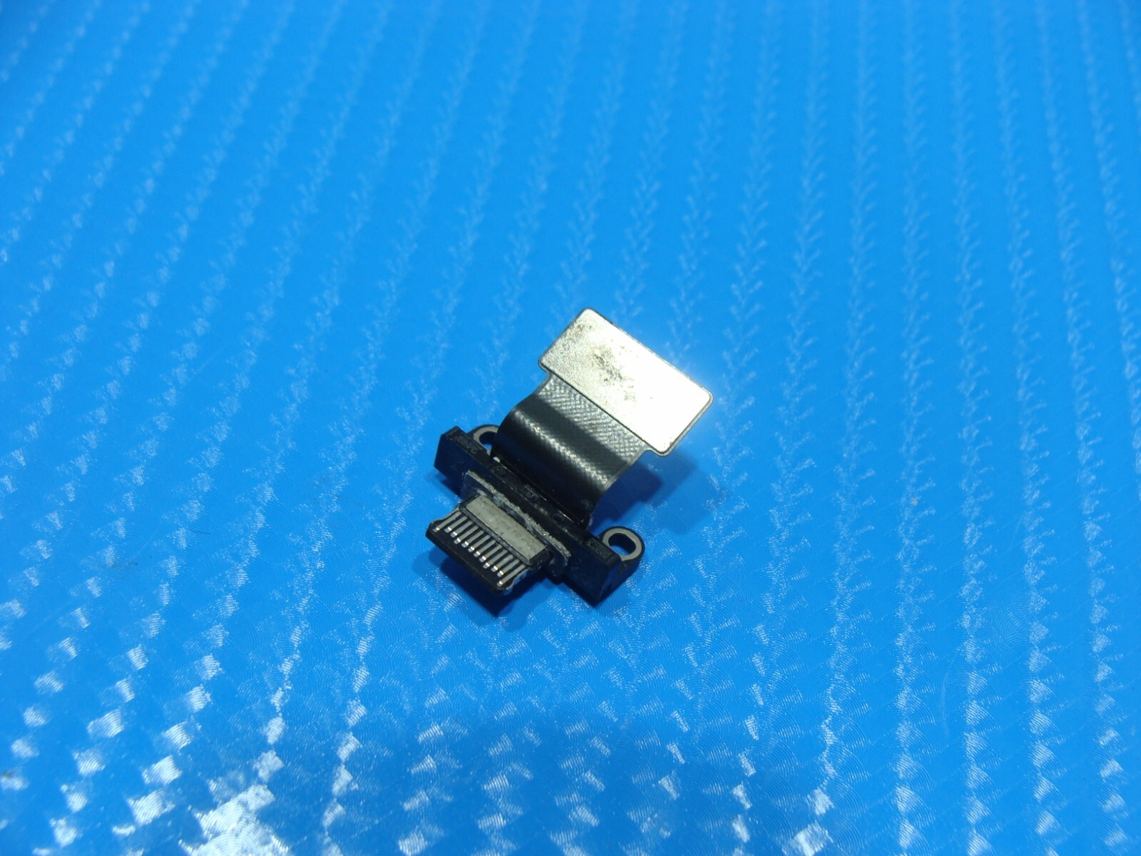 MacBook Pro A2485 16″ 2021 MK1E3LL/A I/O USB Board w/Flex Cable 821-03084-A