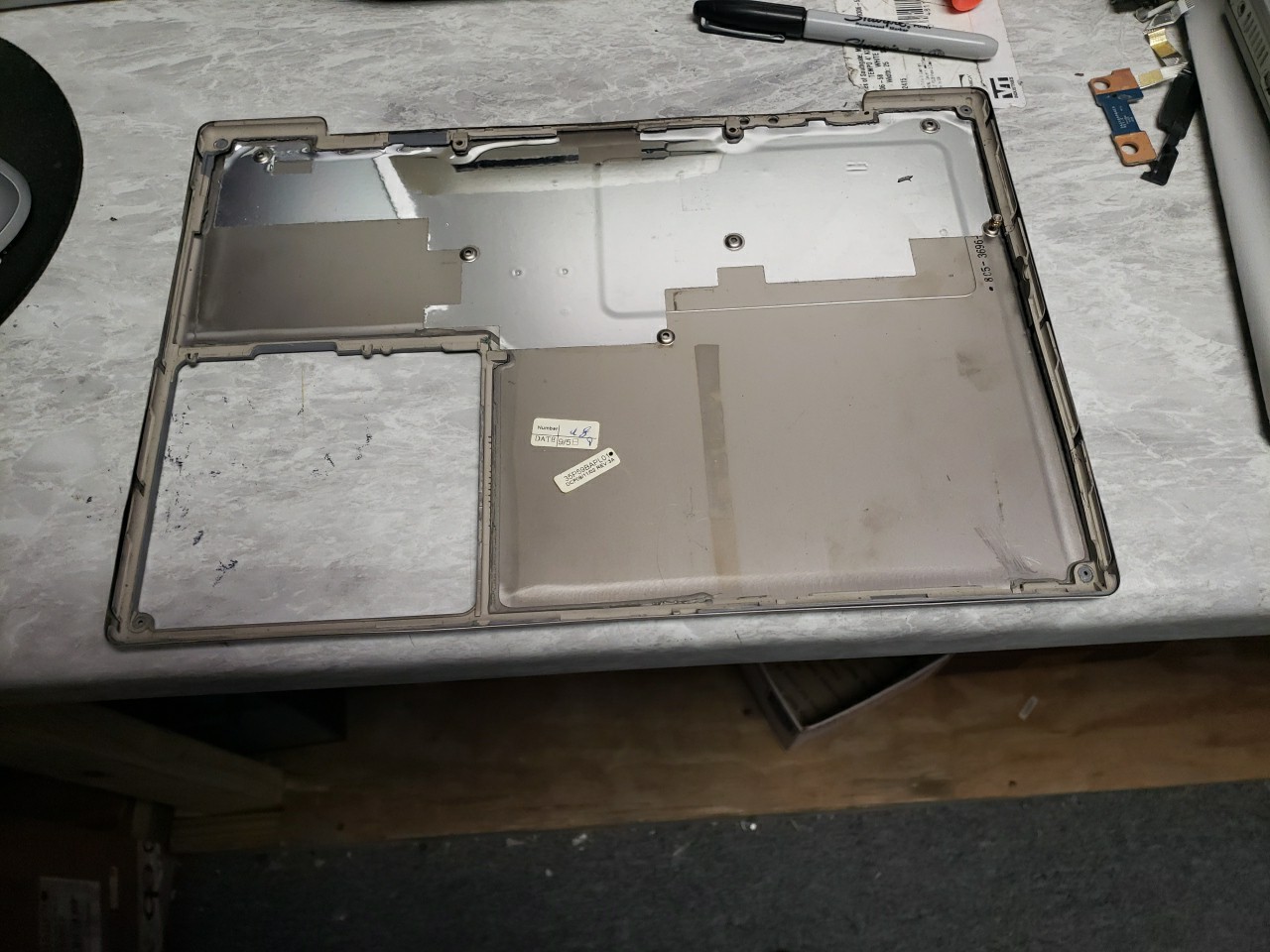 Bottom case w/ plastic insertApple PowerBook G4 Titanium 15.6″ A1001 free ship