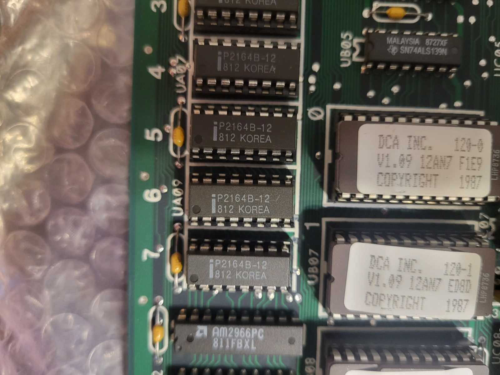 Z80 CPU chipset / P2164B-12 64Kb memory / 2432A-45JL EPROMS removable chips