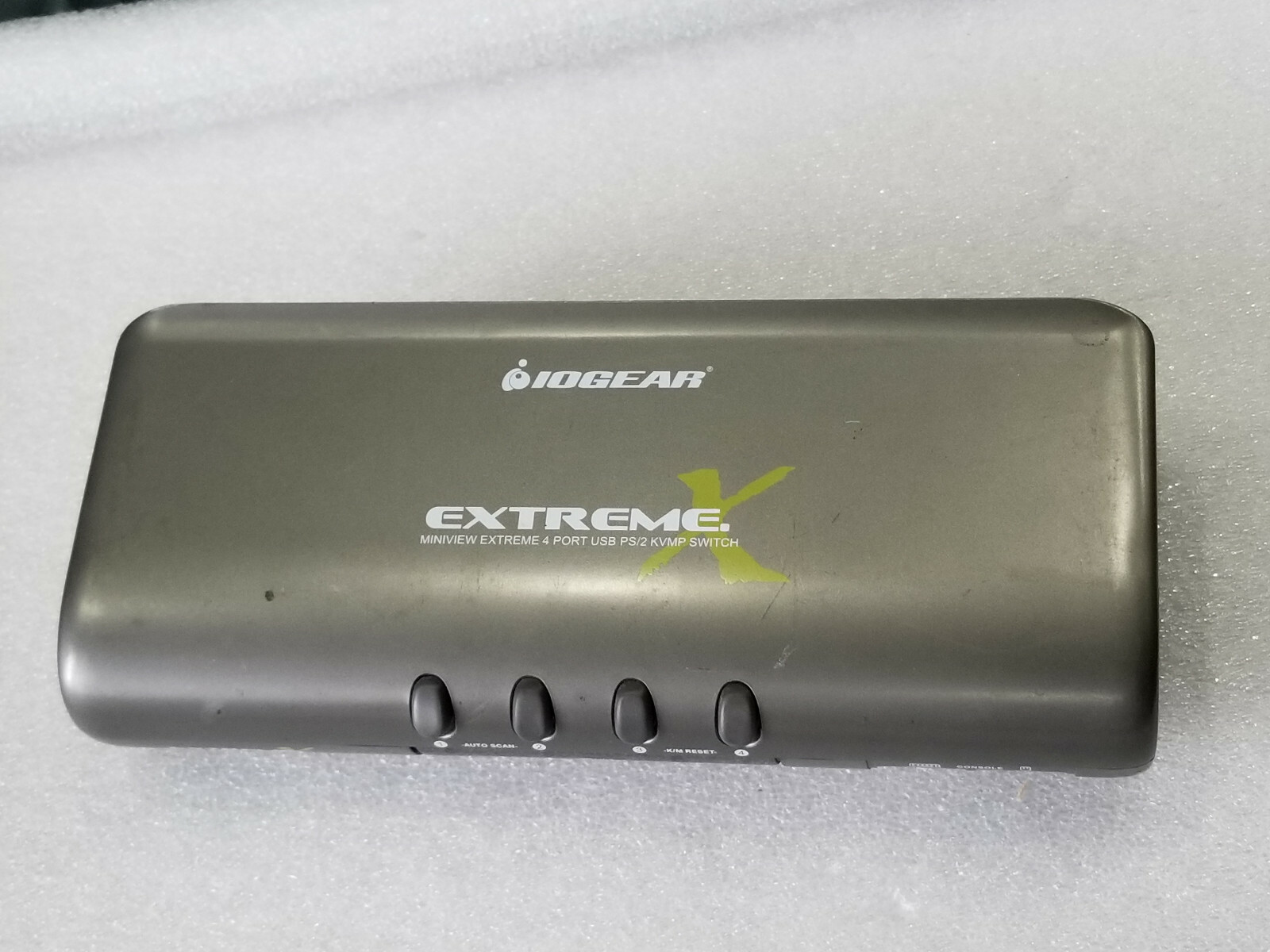 IOGEAR MiniView Extreme Multimedia KVMP 4-Port Switch with Cables – GCS1734