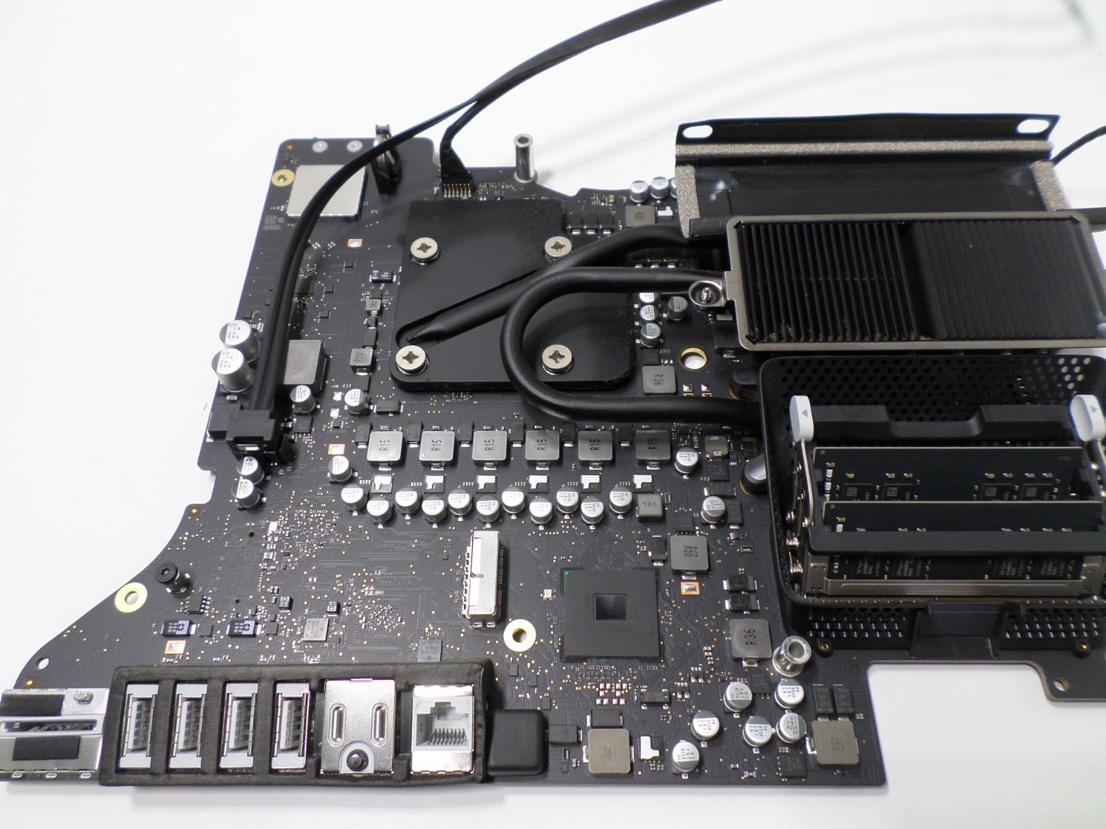 Apple iMac A2115 27″ 2019 MRQY2LL/A Logic Board i5-8500 3.0GHZ MODEL:820-01236-A