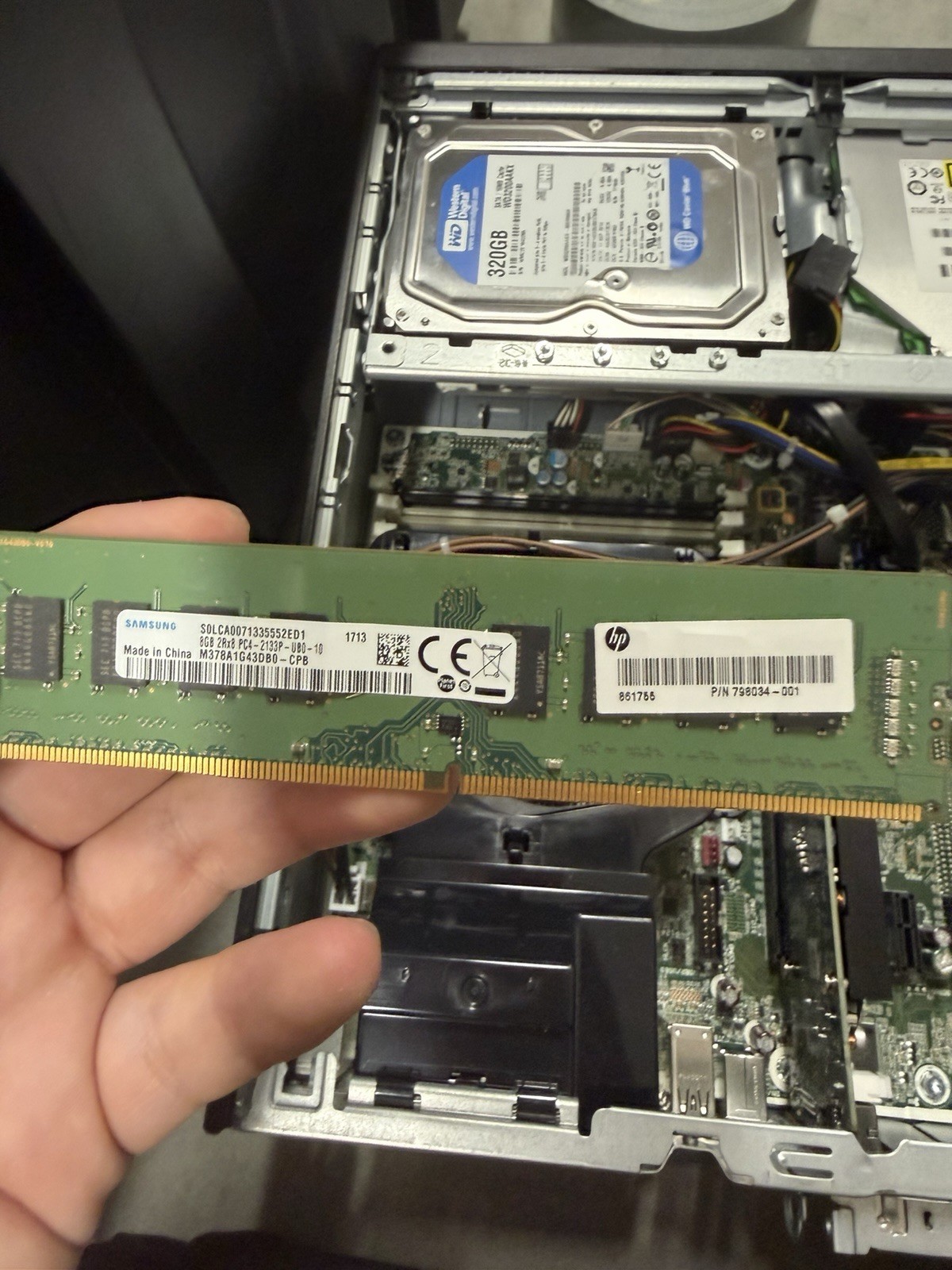 Samsung DDR4 DIMM 8GB PC4-2133 RAM 288-Pin 2Rx8 M378A1G43DB0-CPB 798034-001
