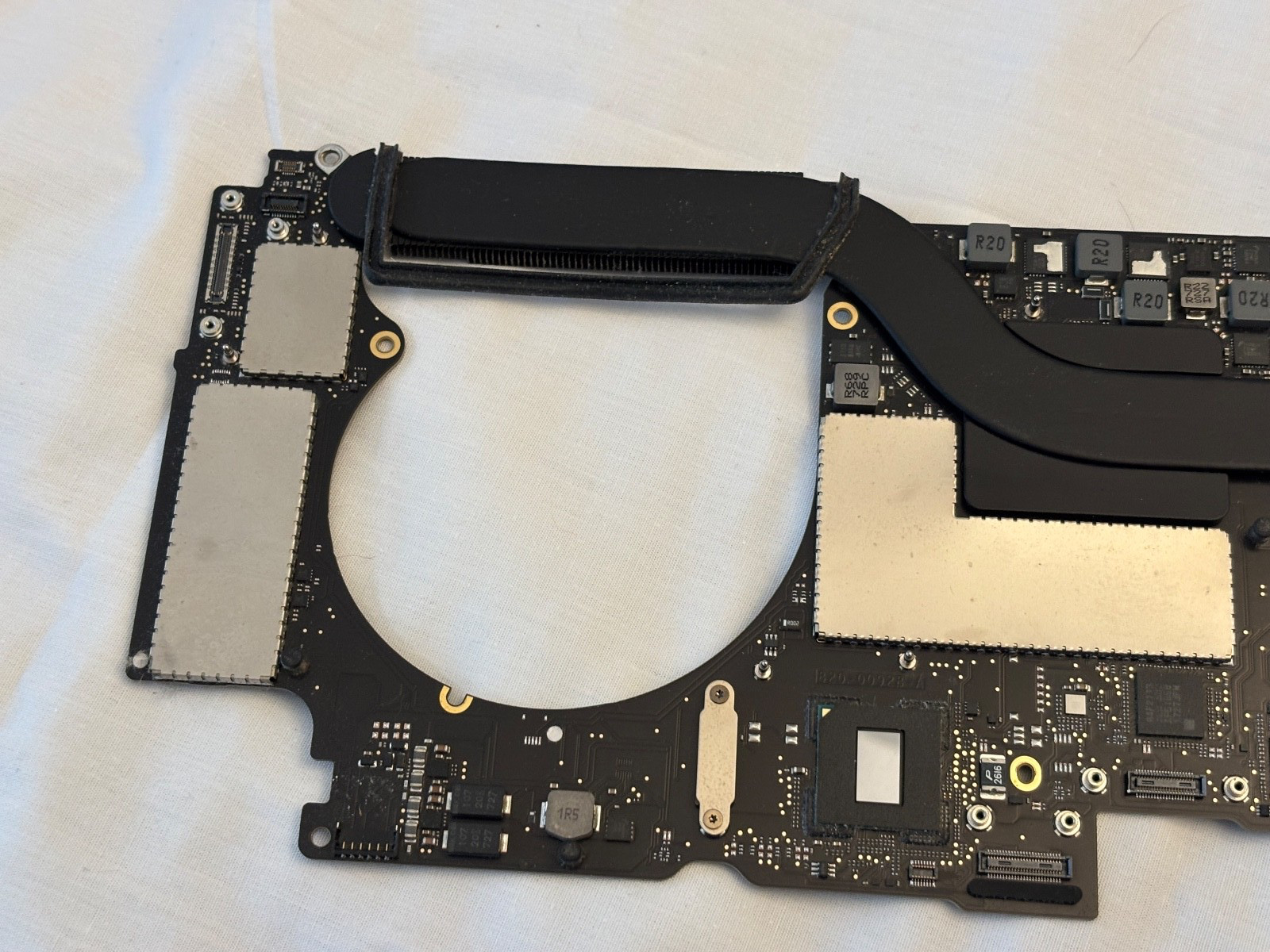 2017 Apple MacBook Pro 15″ Logic Board 2.9GHz i7 16GB 512GB A1707 w/ TOUCH ID