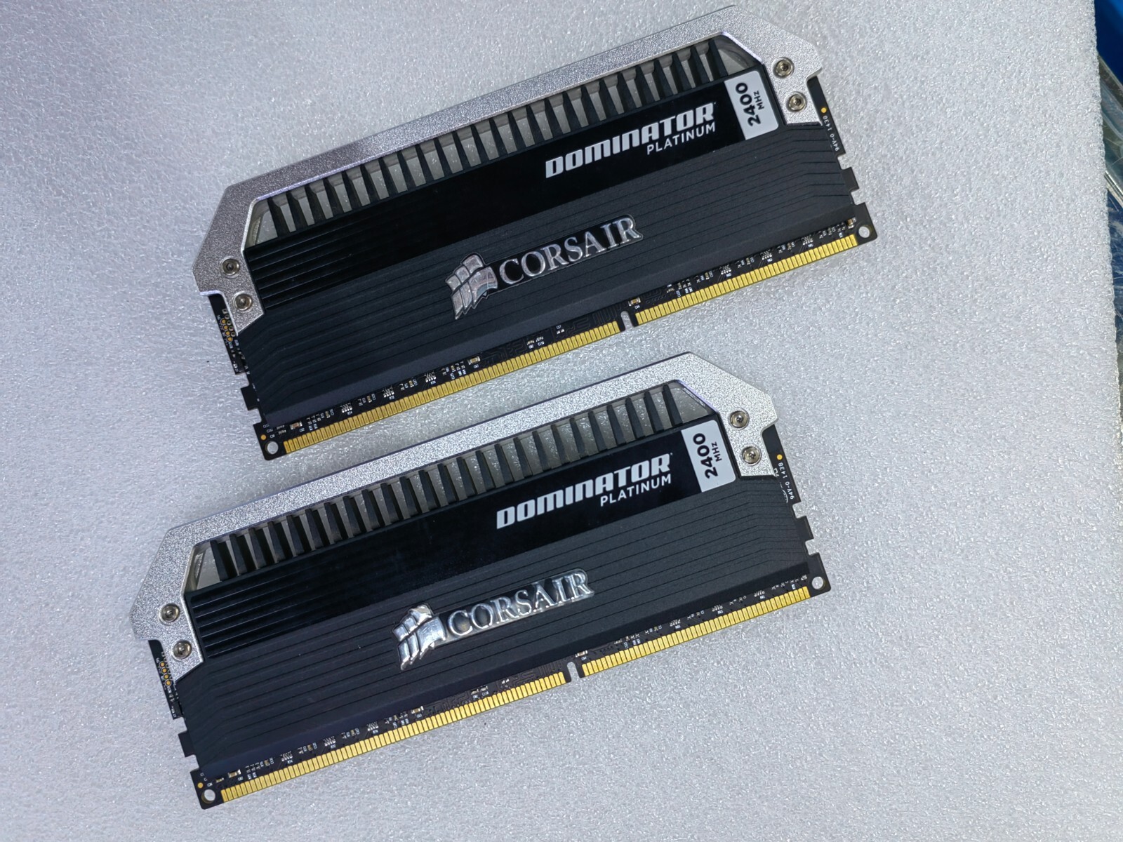 CORSAIR 2 x 8GB DDR3 2400 PC3-19200 Dominator PLATINUM 240pin Desktop DIMM RAM
