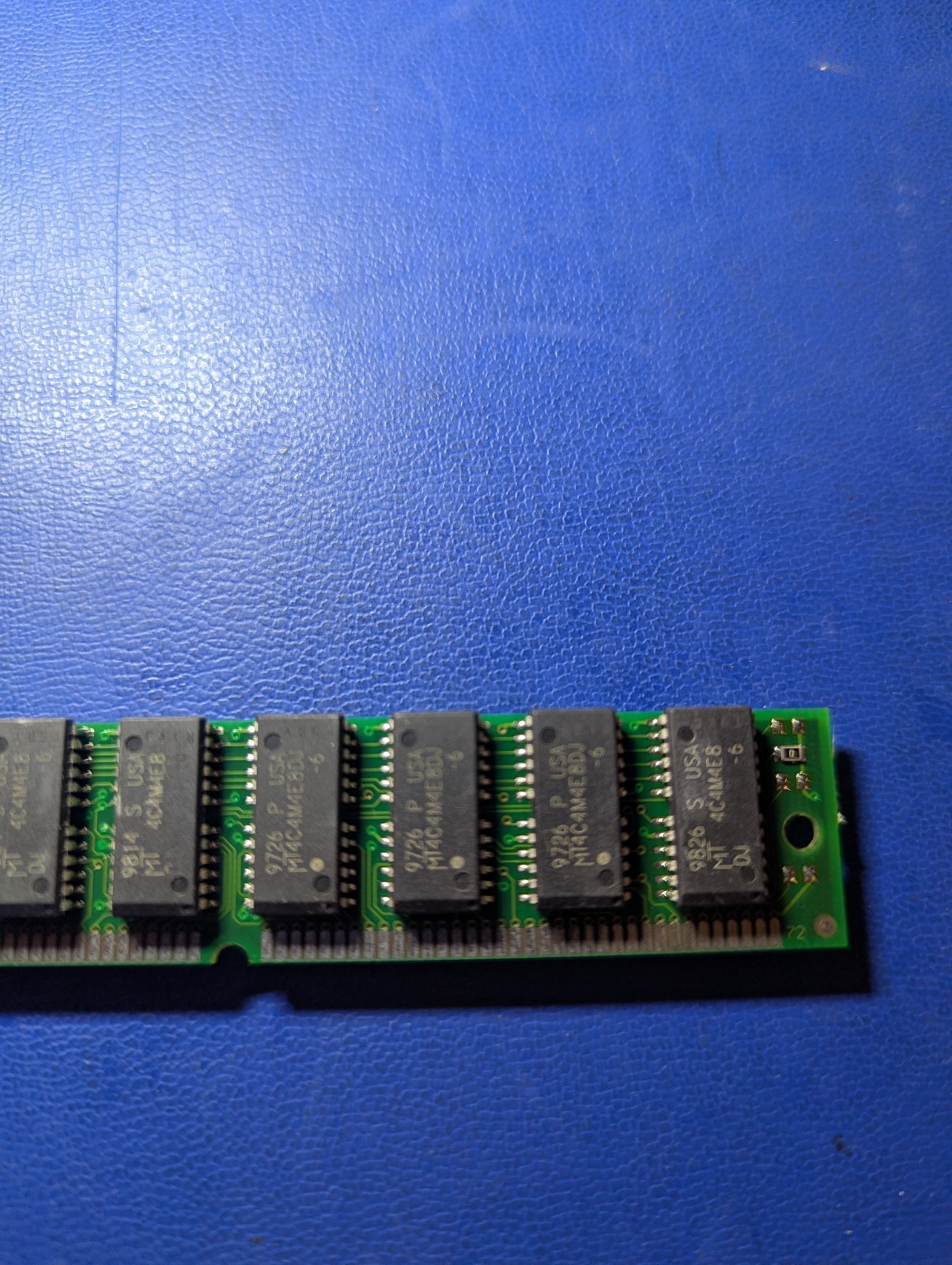 32T16E44-60BP-MIC 32MB 72p 60ns 16c 4×4 2K EDO SIMM
