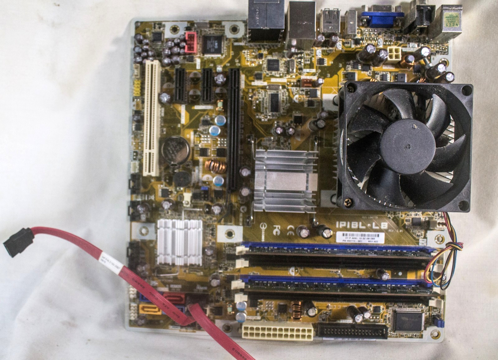 HP Motherboard 492774-001 with CPU and Two 2GB mem cards for parts