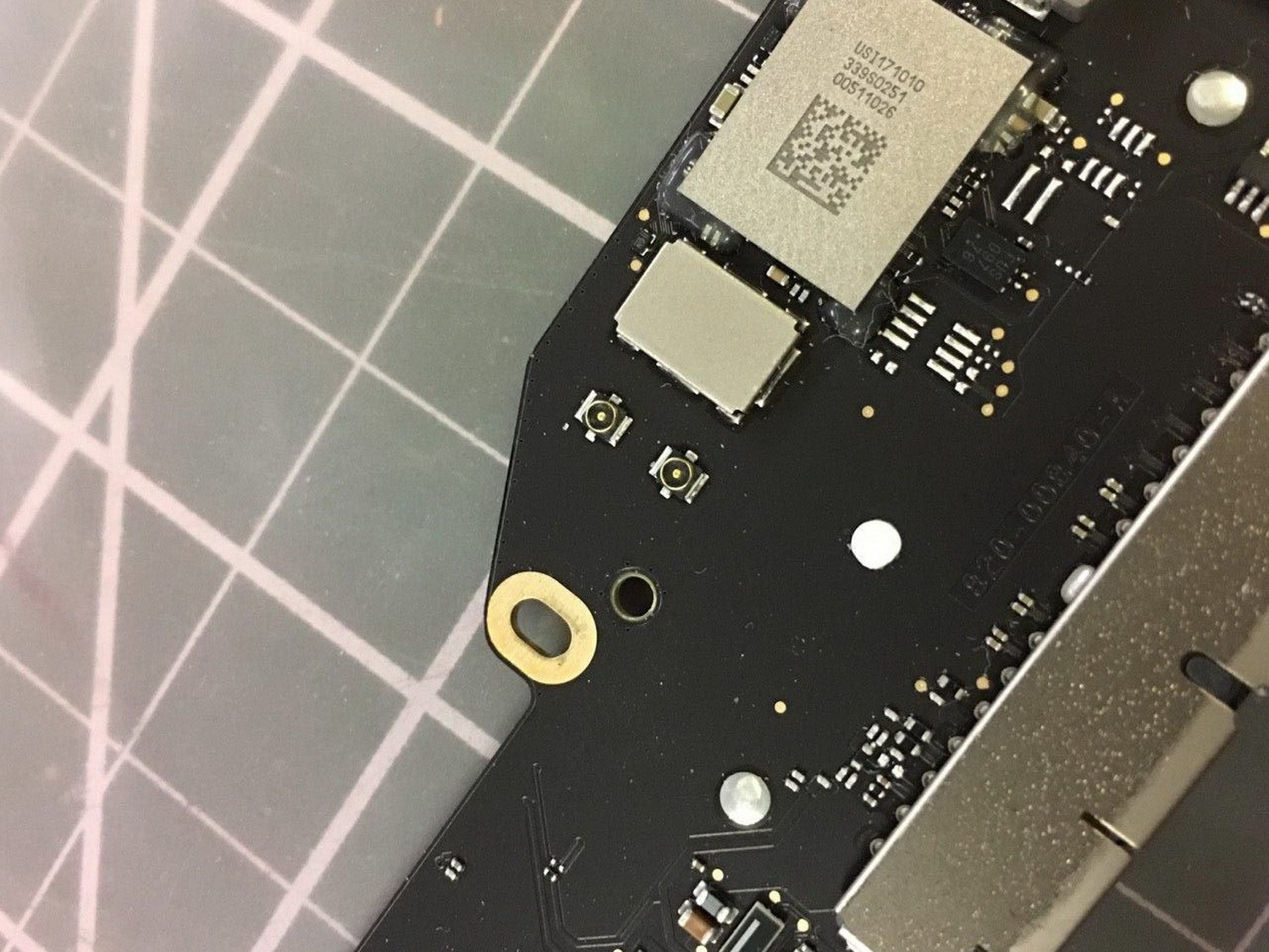 Apple MacBook Pro 13.3″ A1708 2017 i5-7360U 2.3GHz 8GB Logic Board 820-00840-A