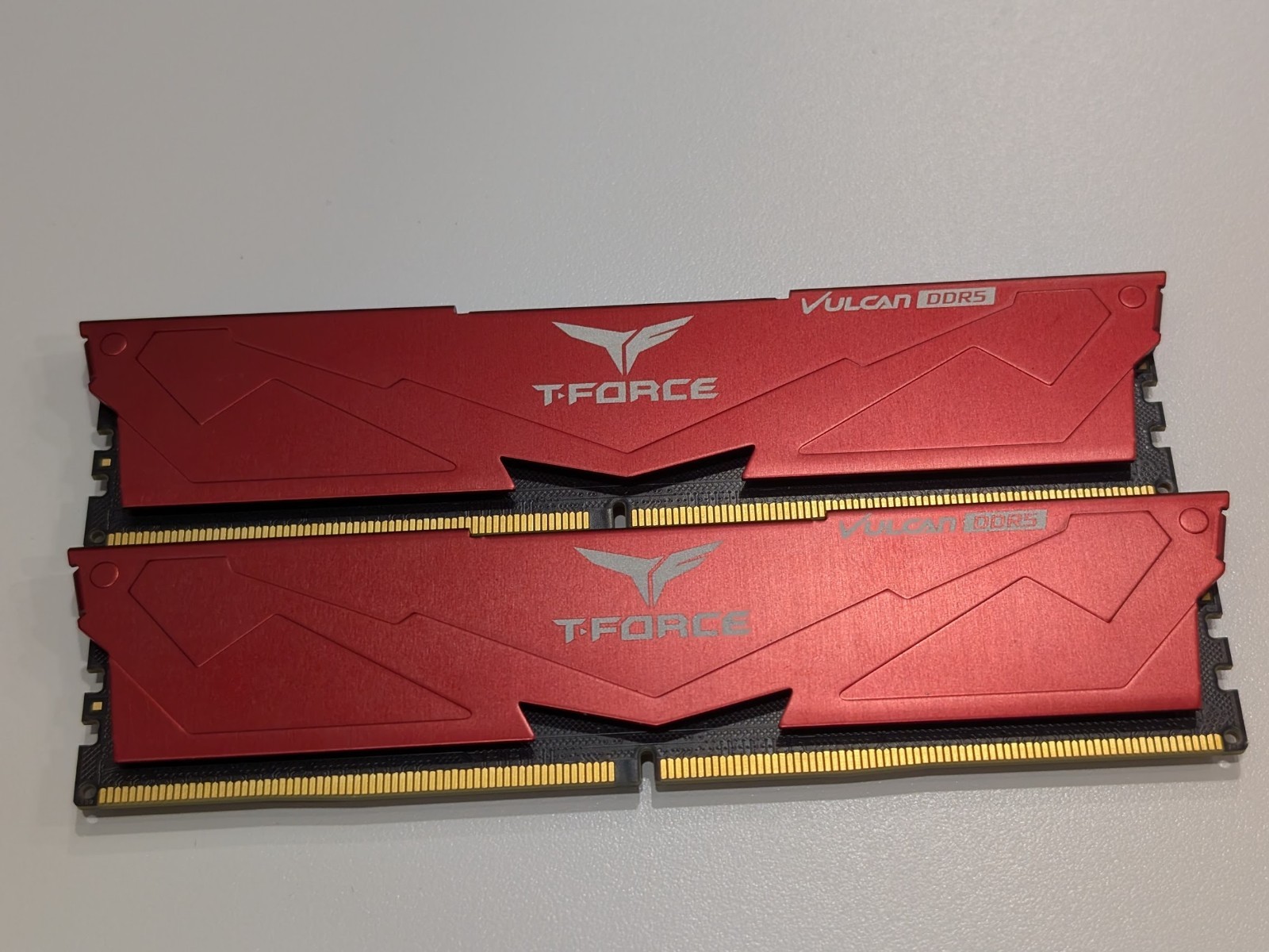 TEAMGROUP T-Force Vulcan 32GB 2x16GB DDR5 6400 6000 CL38 XMP EXPO Red