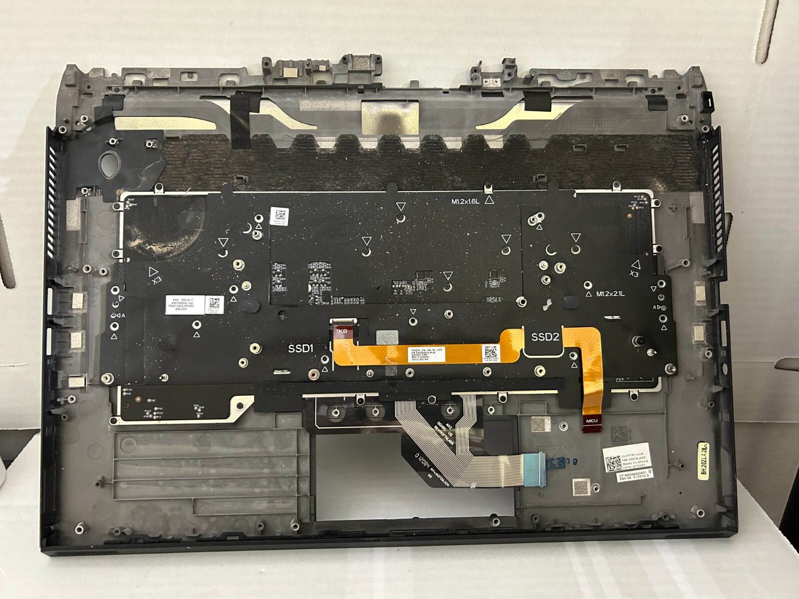 Genuine Dell Alienware M15 R4 Palmrest US English Backlit Keyboard P/N- T17R7