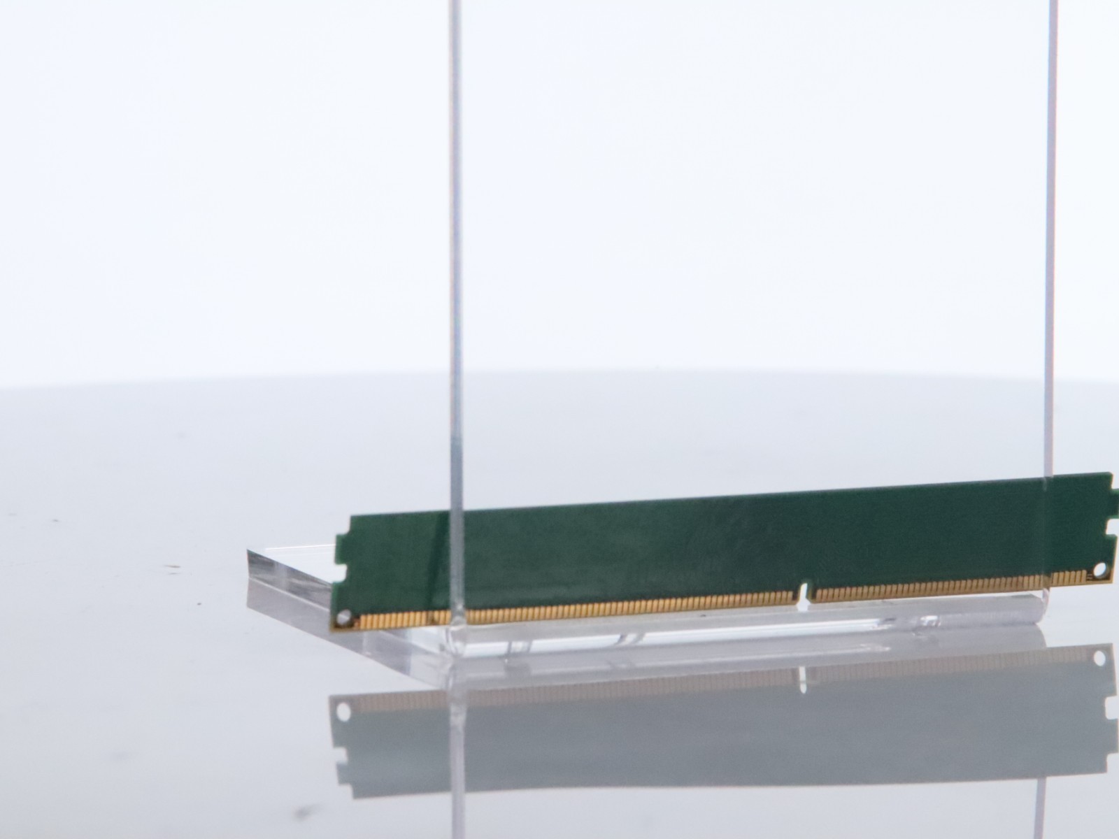 Kingston KTH9600CS/4G 4GB PC3-12800U 1600MHz Low Profile 1.5V Non-ECC DDR3 RAM