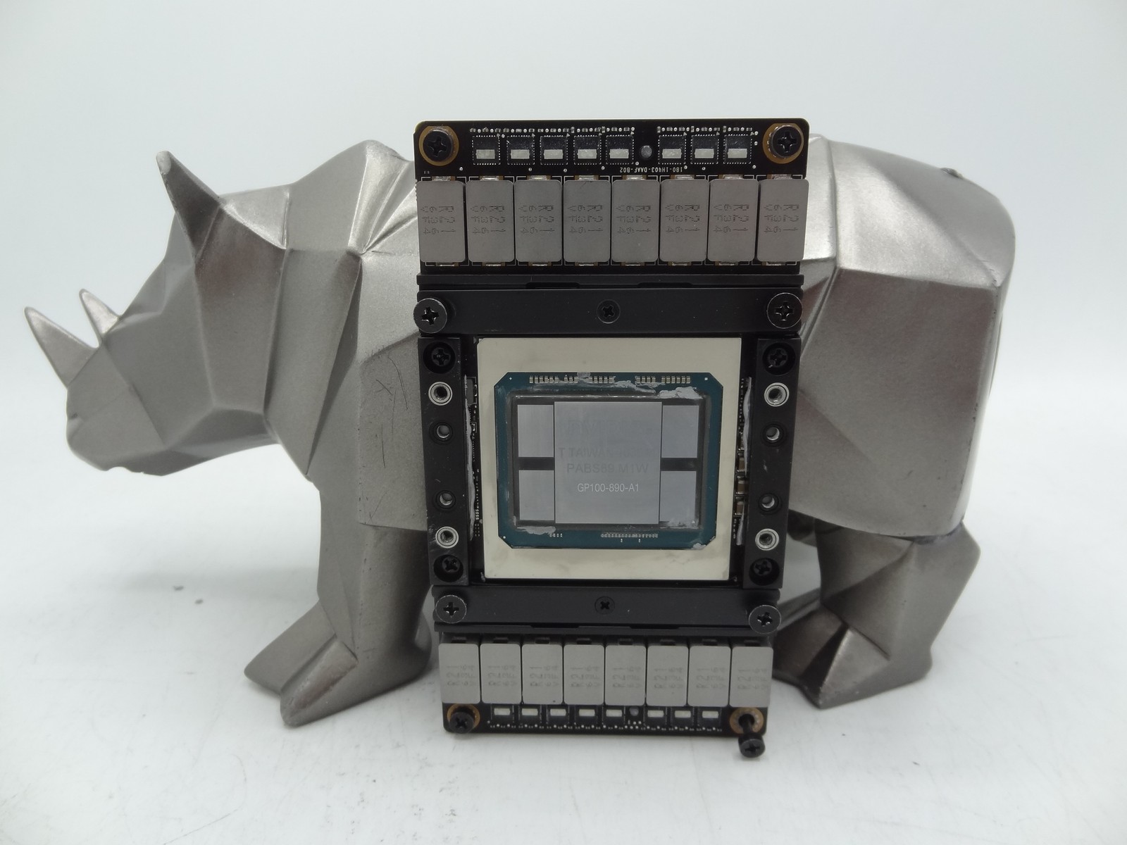 Nvidia 699-2H403-0201-701 TESLA P100 SMX2 16GB GPU