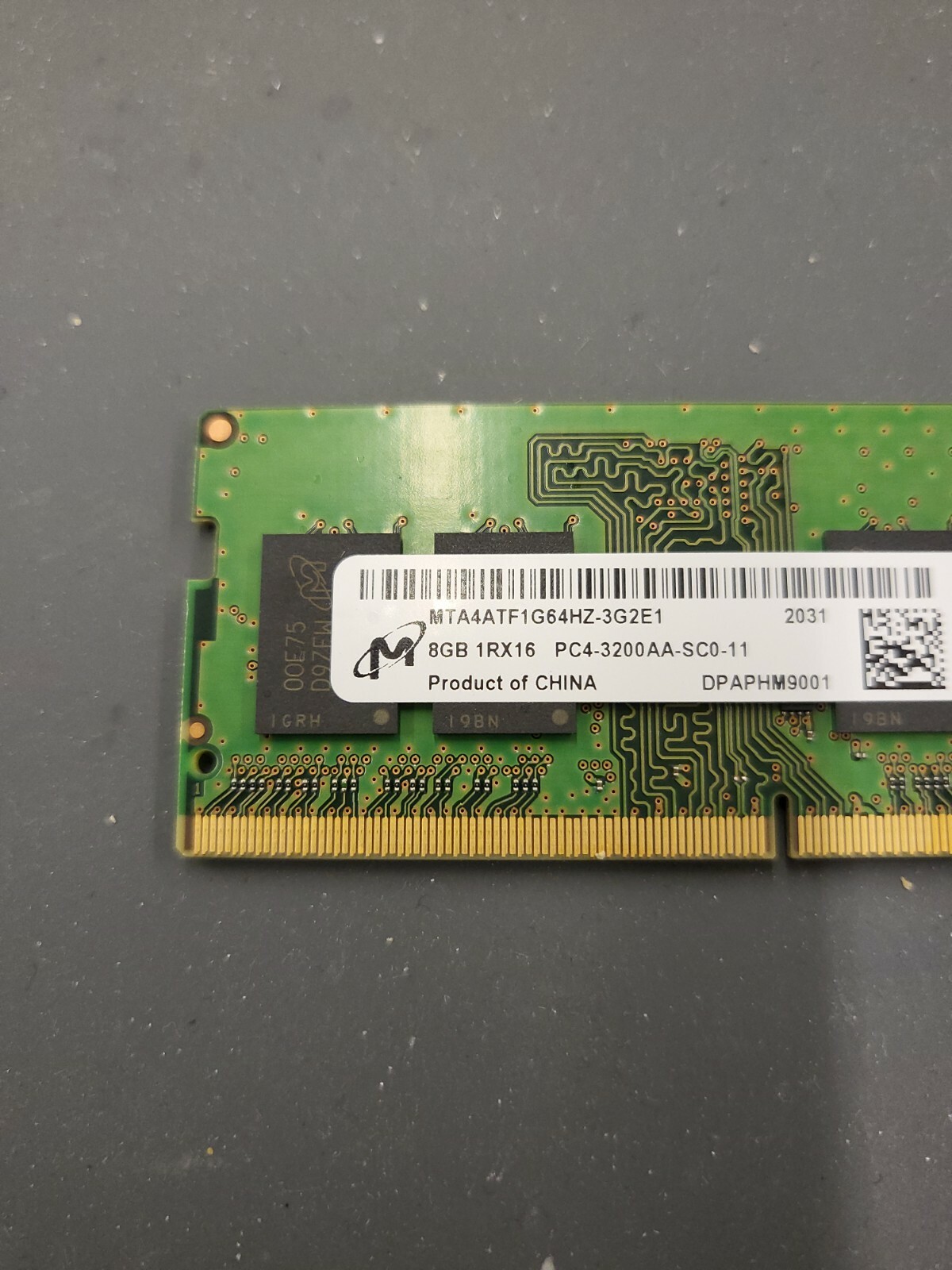 MTA4ATF51264HZ-3G2J1 GENUINE MICRON LAPTOP MEMORY 4GB PC4-3200AA aw12921a