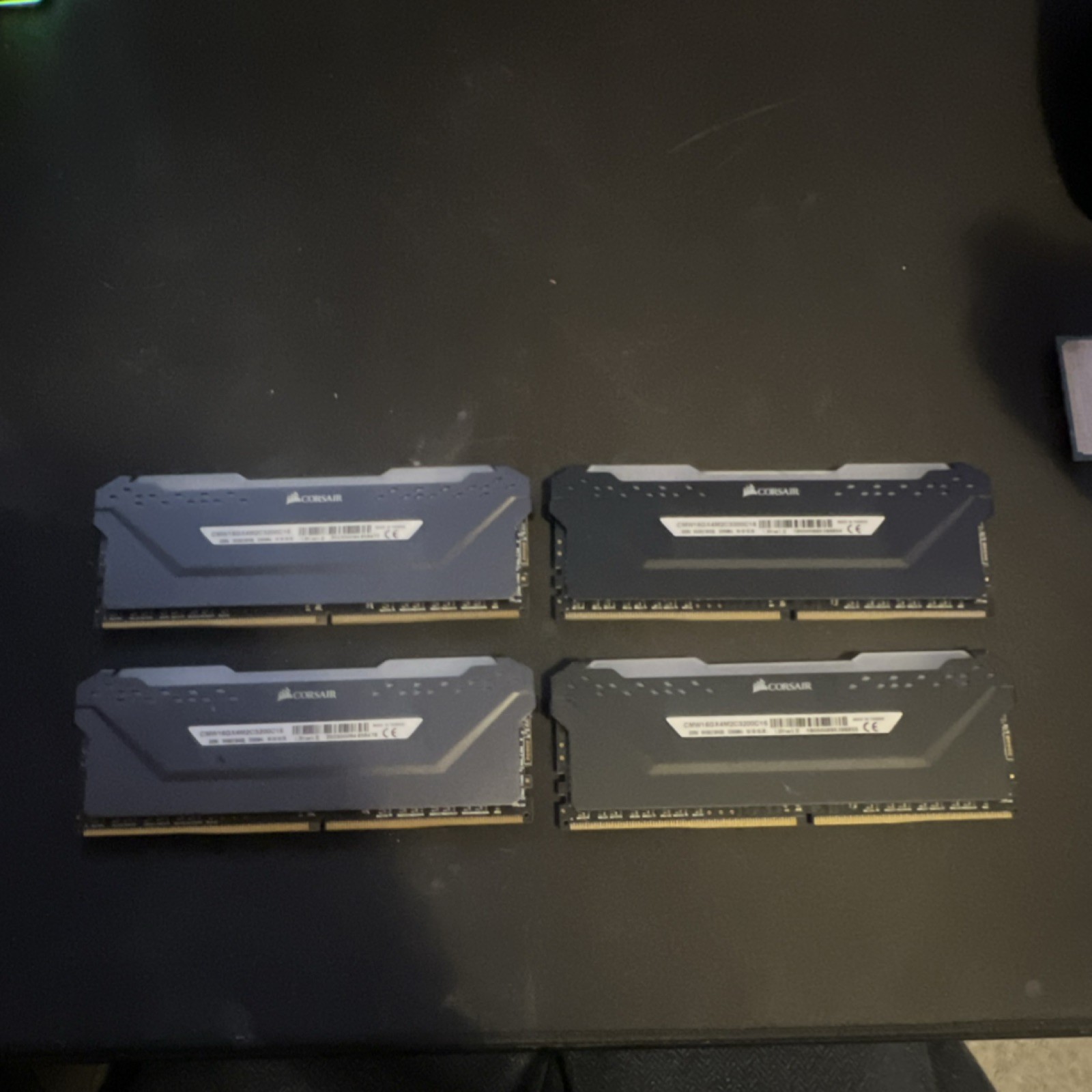 Corsair DDR4 32GB (4x8gb) 3200MHz DIMM CMW16GX4M2C3200C16 RAM