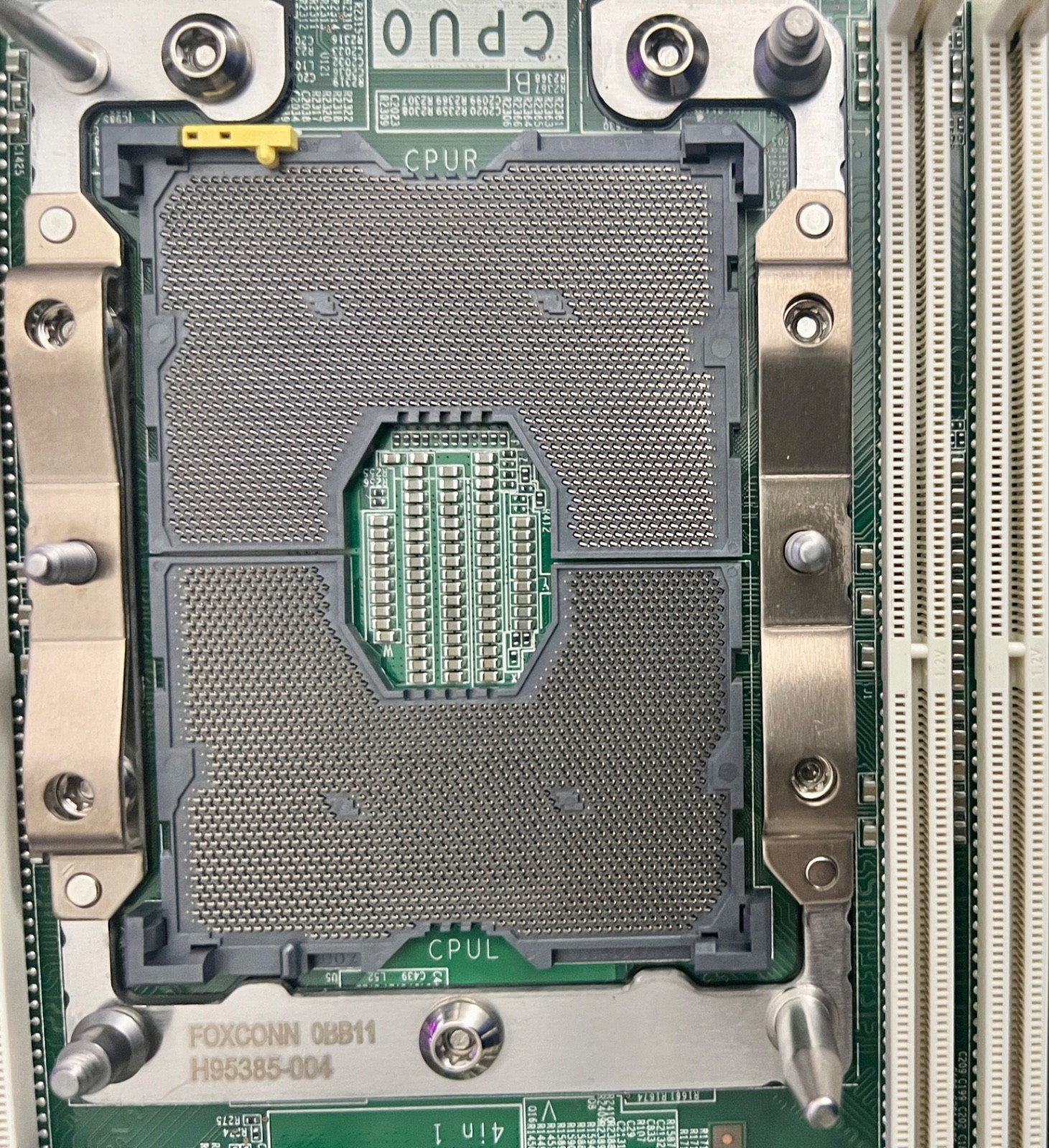 Socket LGA 3647 FOXCONN Server Motherboard MB-00492-015 – No accessories.