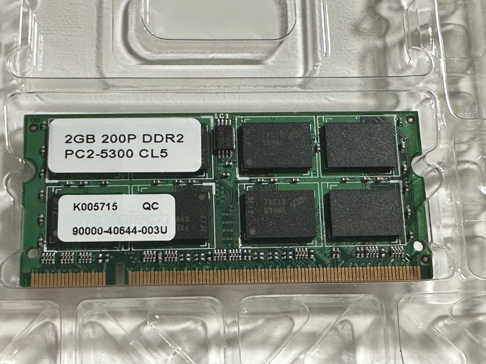 Laptop Memory RAM 2GB 200 Pin SODIMM DDR2 single DIMM. Unknown brand.