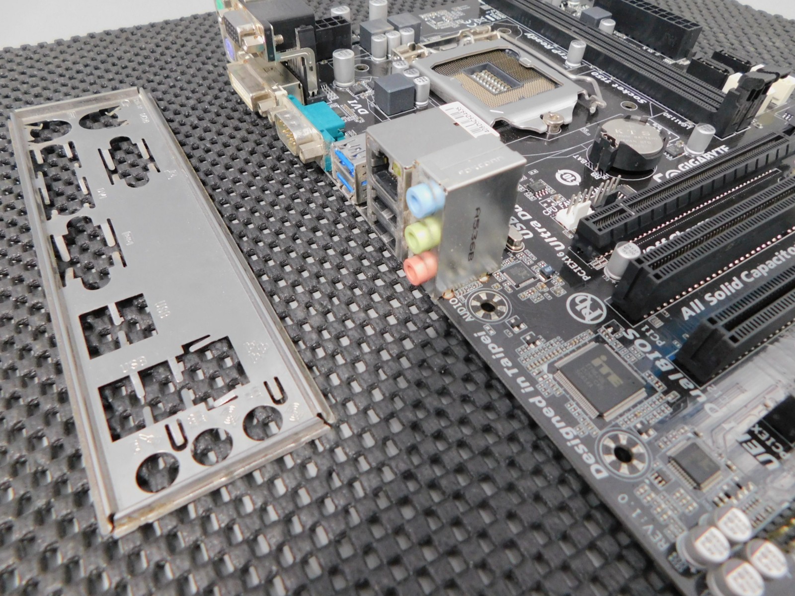Gigabyte GA-H81M-S2PV Motherboard Without CPU & Heatsink