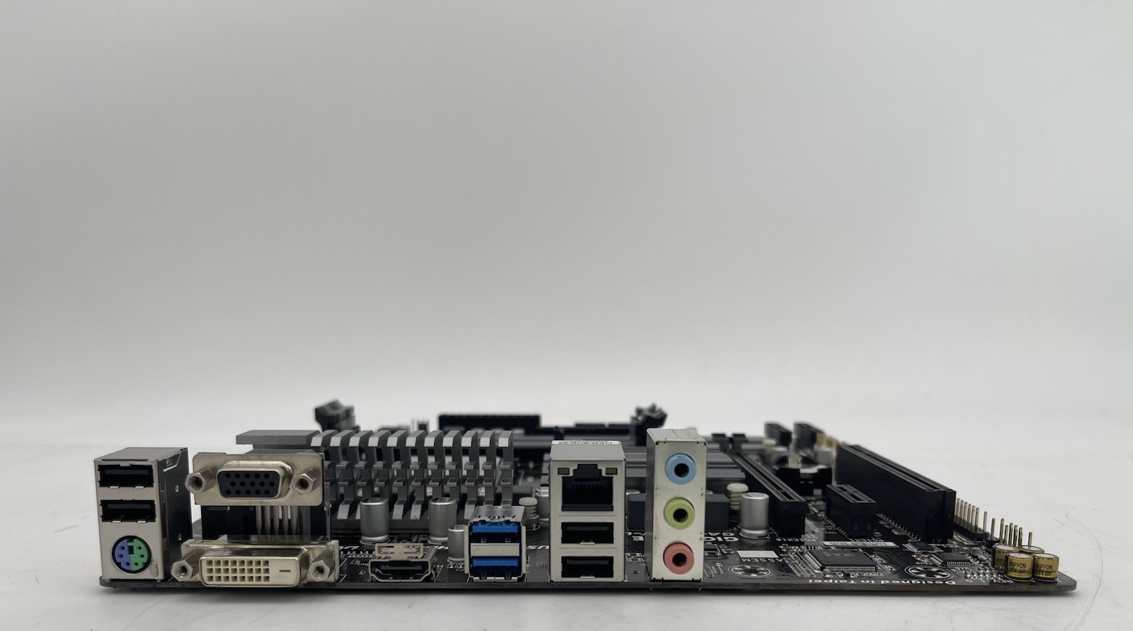 Gigabyte GA-78LMT-USB3 R2 Motherboard w/ AMD FX-6300 6 Core 3.50GHz CPU & IO