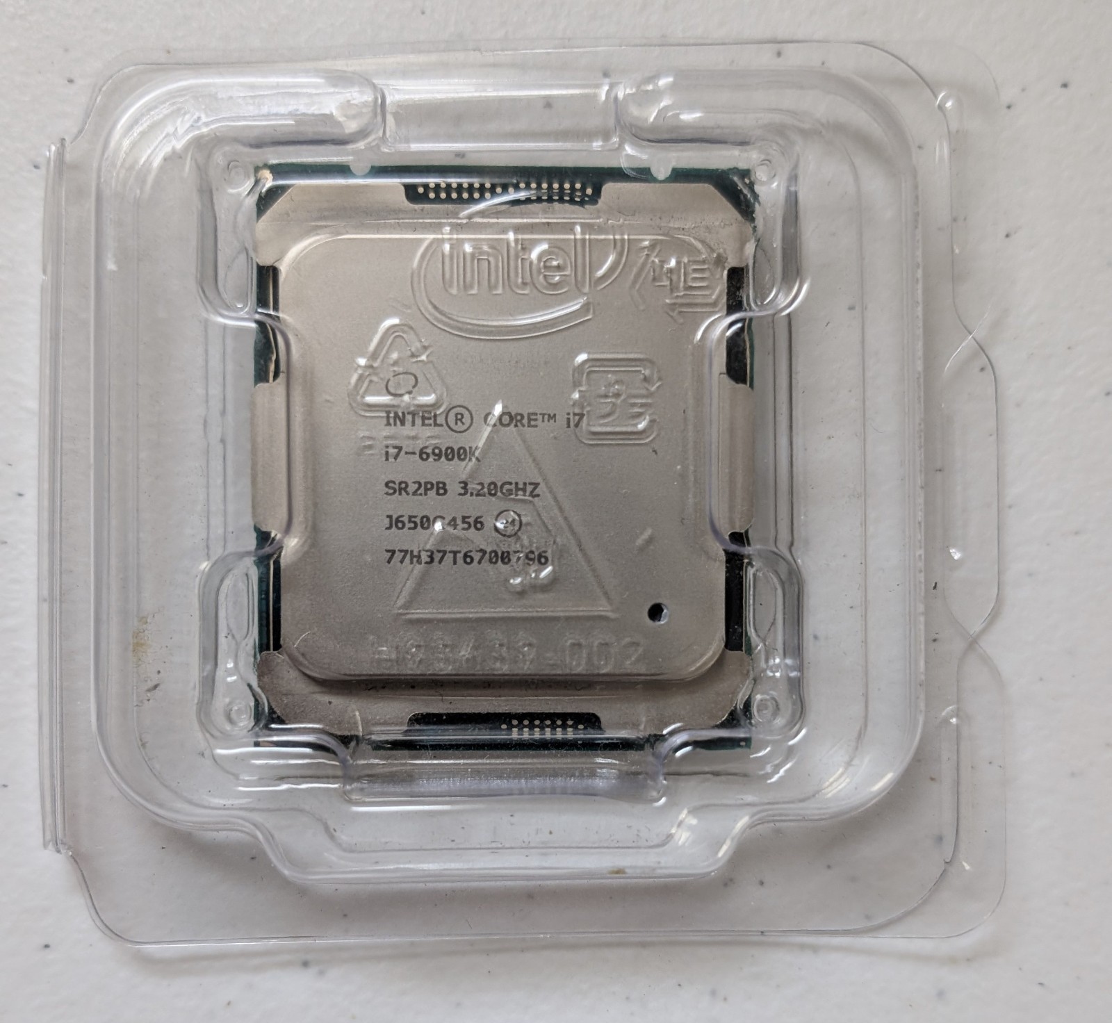 Intel i7-6900K 3.2 GHz 20MB 8 Core 140W LGA2011-v3 w/ case holder clamshell
