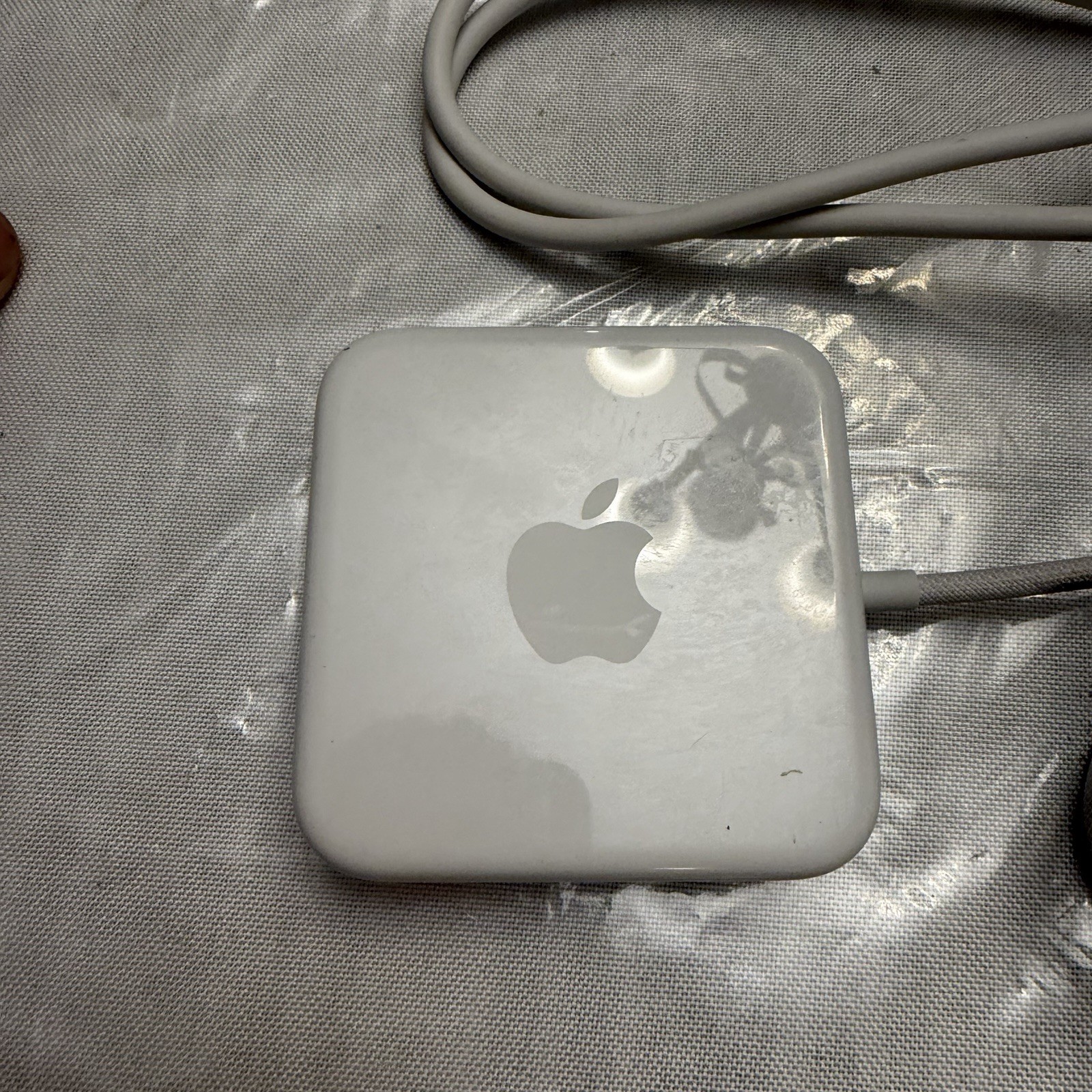 Pre Owned – Genuine Apple 24″ iMac 143W Adapter (Silver) A2388- WITHOUT Ethernet