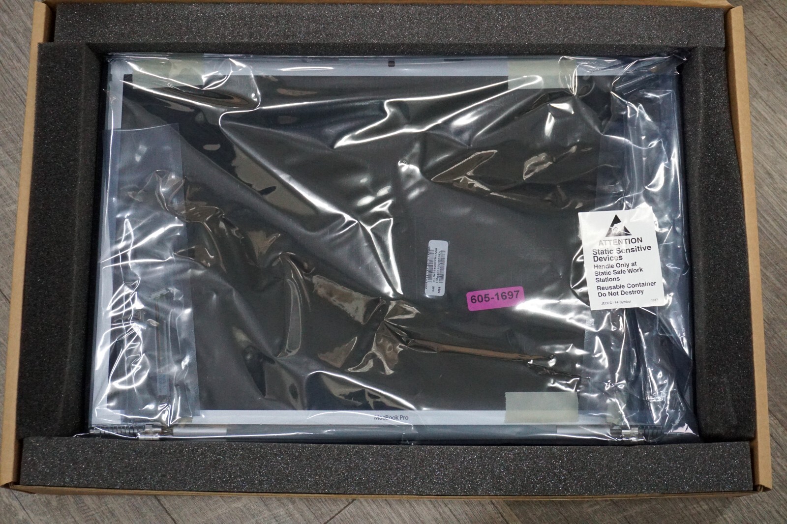 Brand New Late 2008 Macbook Pro 17″ A1261 LCD Screen Assembly Matte 605-1697