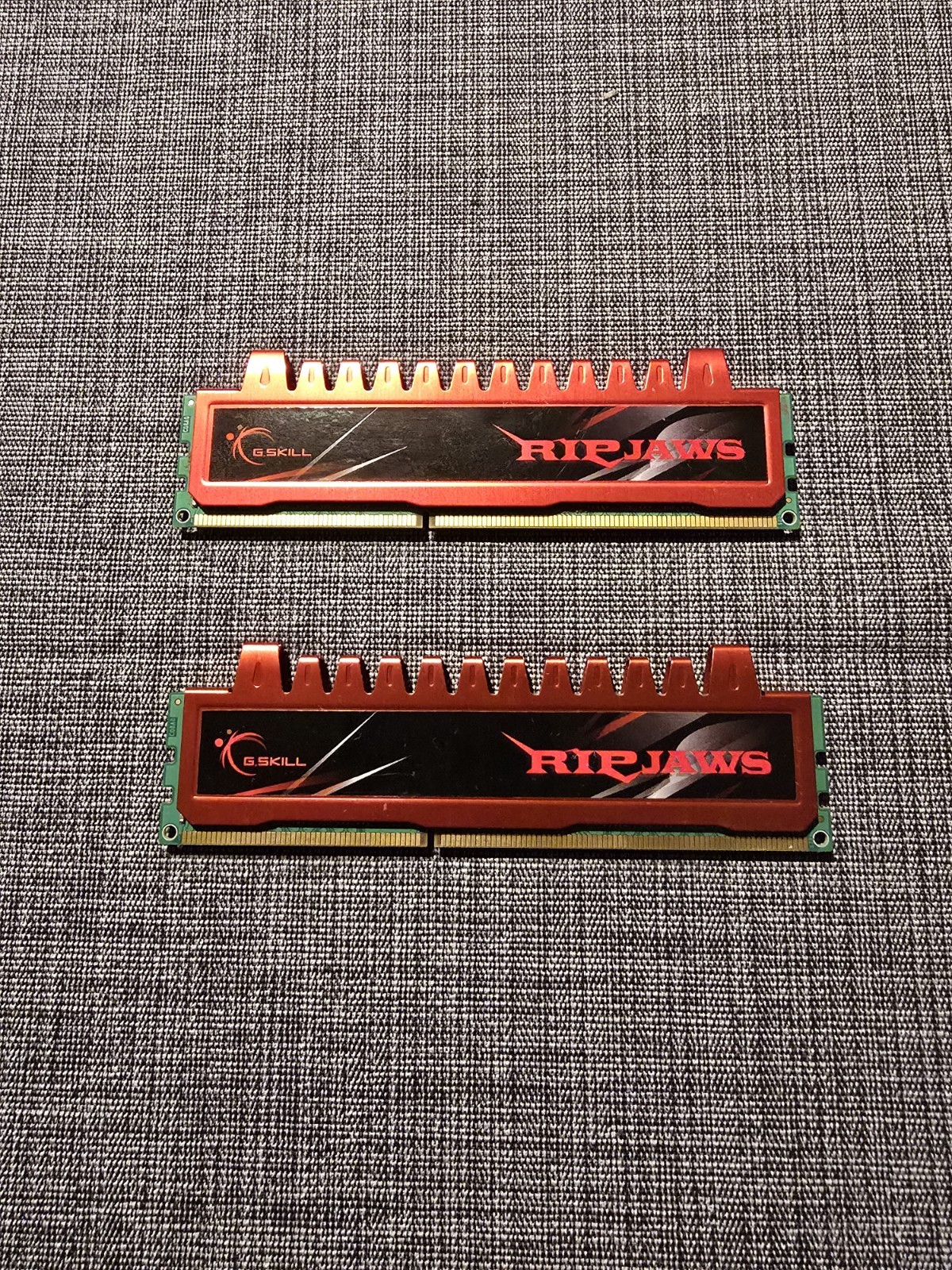 G.Skill Ripjaws 4GB Kit (2x2GB) PC3-12800 DDR3-1600 DIMM RAM F3-12800CL9D-4GBRL