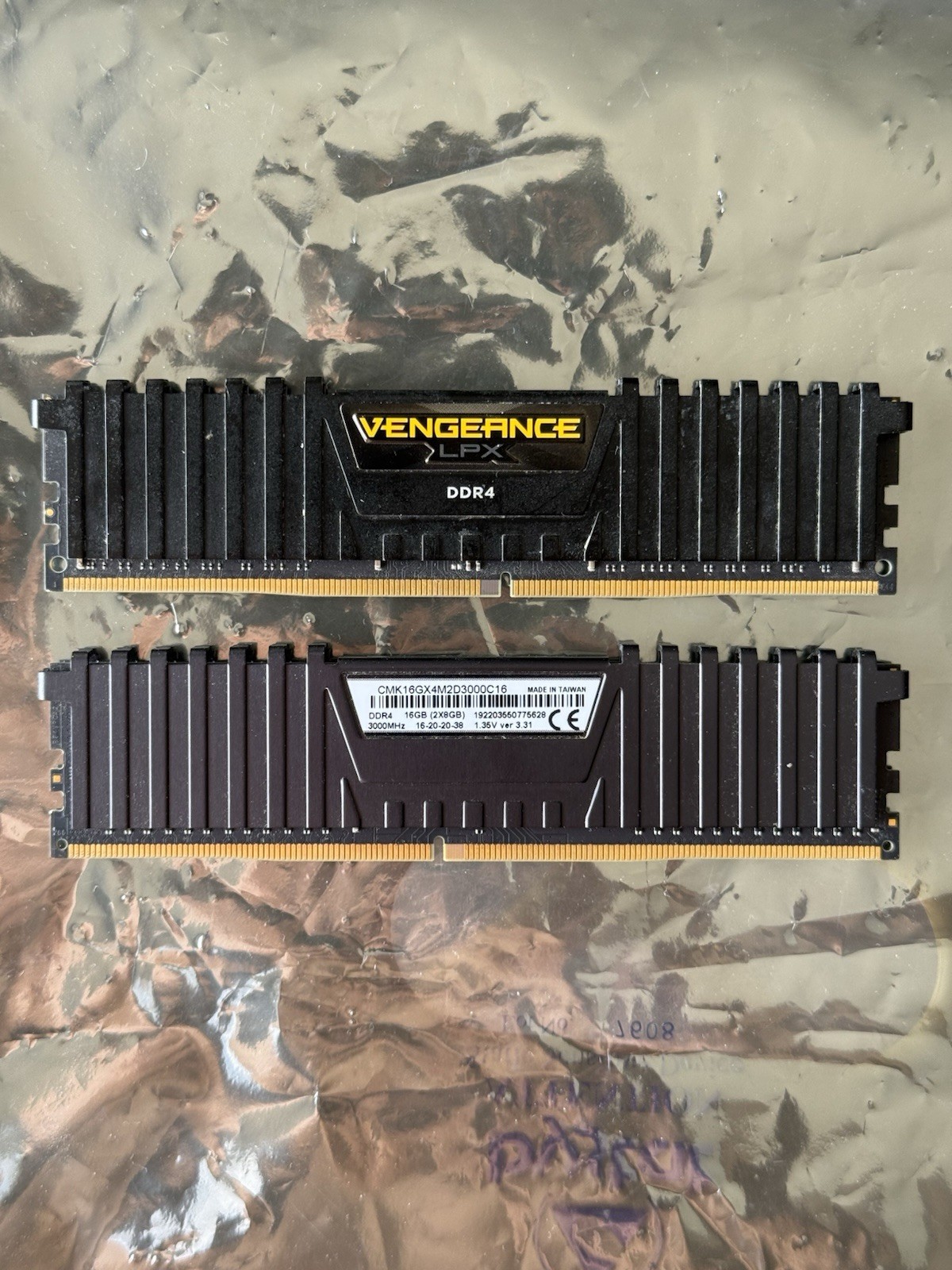 Corsair Vengeance 16GB (2 x 8GB) PC4-24000 (DDR4-3000) RAM (CMK16GX4M2D3000C16)
