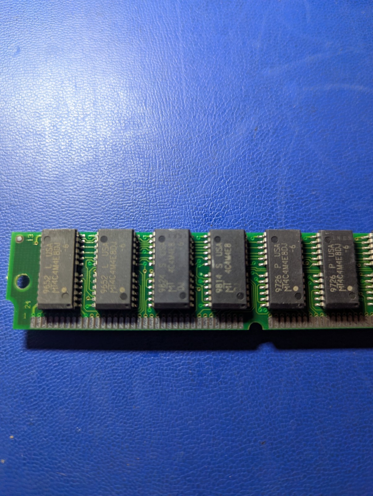 32T16E44-60BP-MIC 32MB 72p 60ns 16c 4×4 2K EDO SIMM