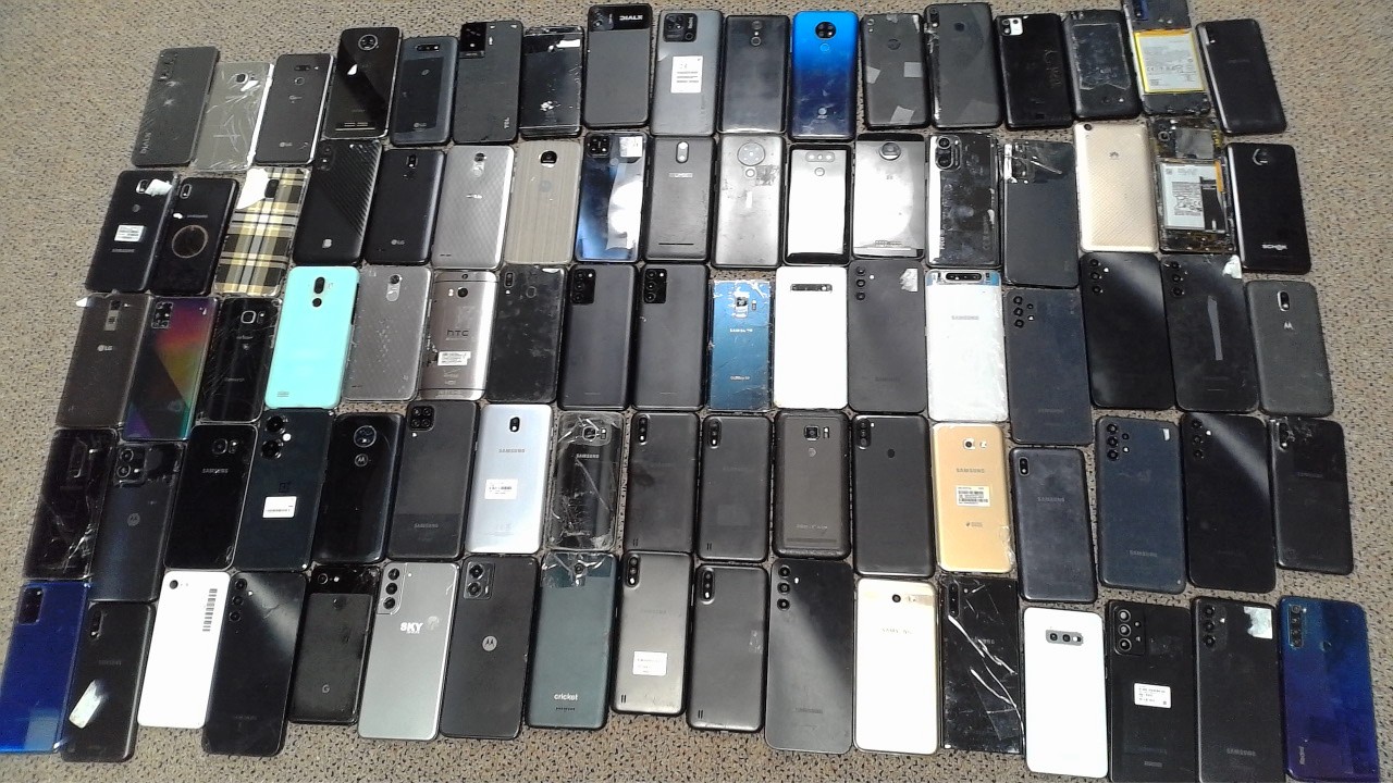 Lot of 85 Non-Working Mixed Brand Samsung Motorola Smartphones with Bad LCD
