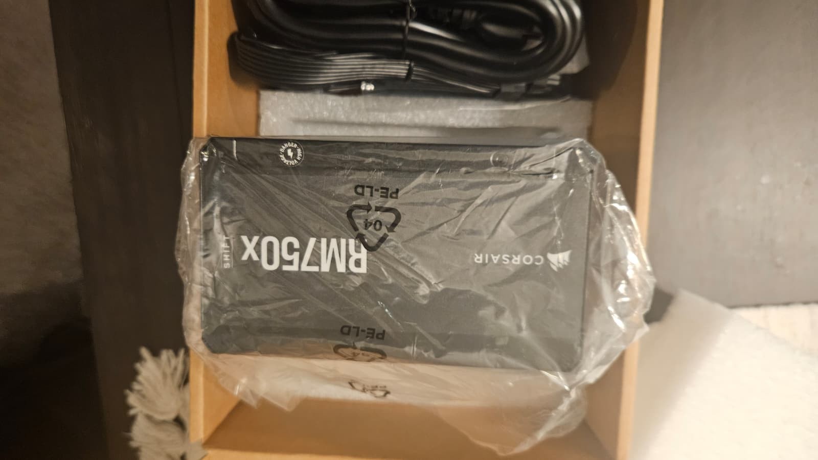 CORSAIR RMx Series, RM750x Shift Black, 750 Watt, New No box