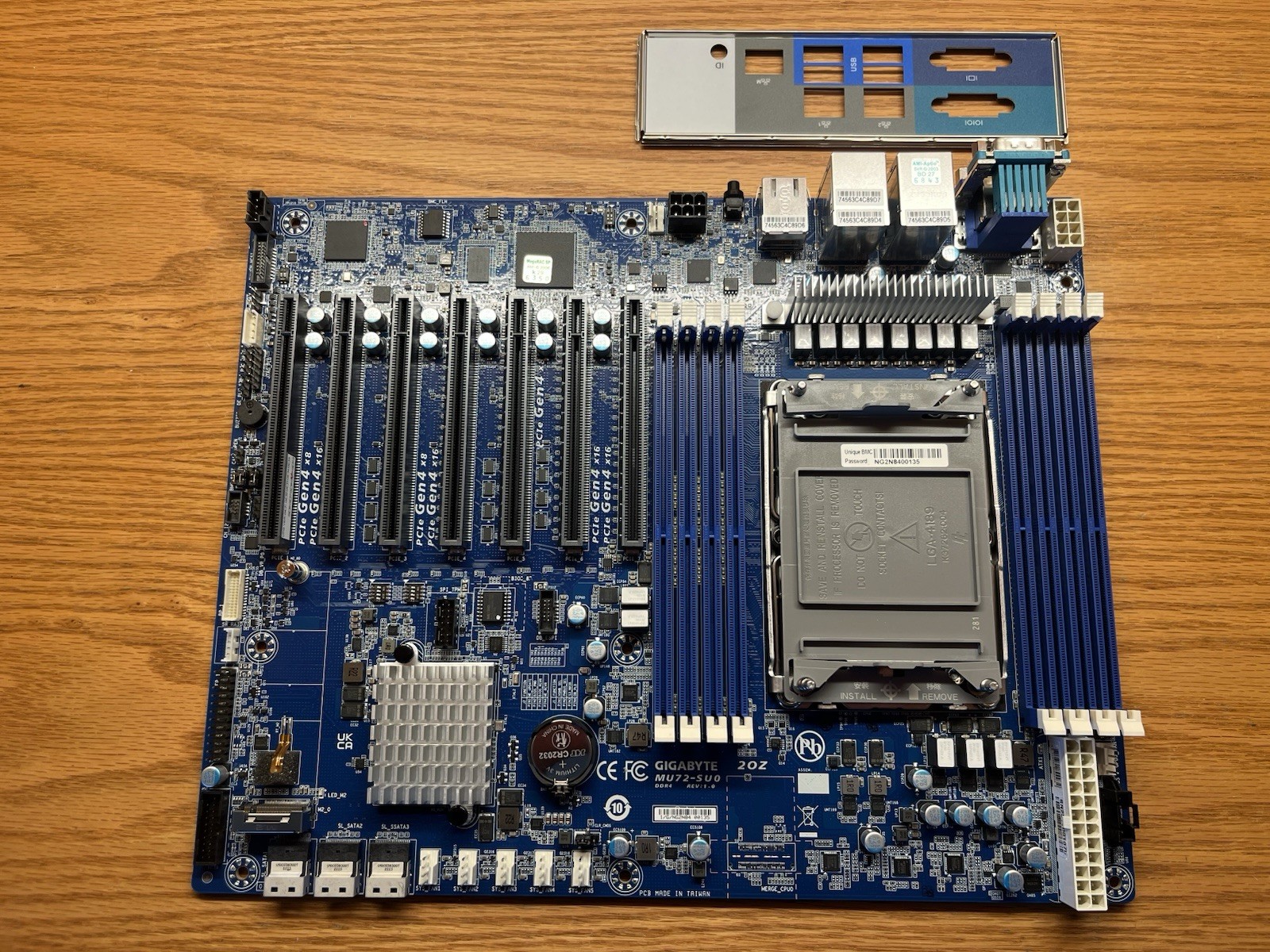 GIGABYTE MU72-SU0 LGA4189 C621A DDR4 ATX Server Motherboard Socket P+ I/O Shield