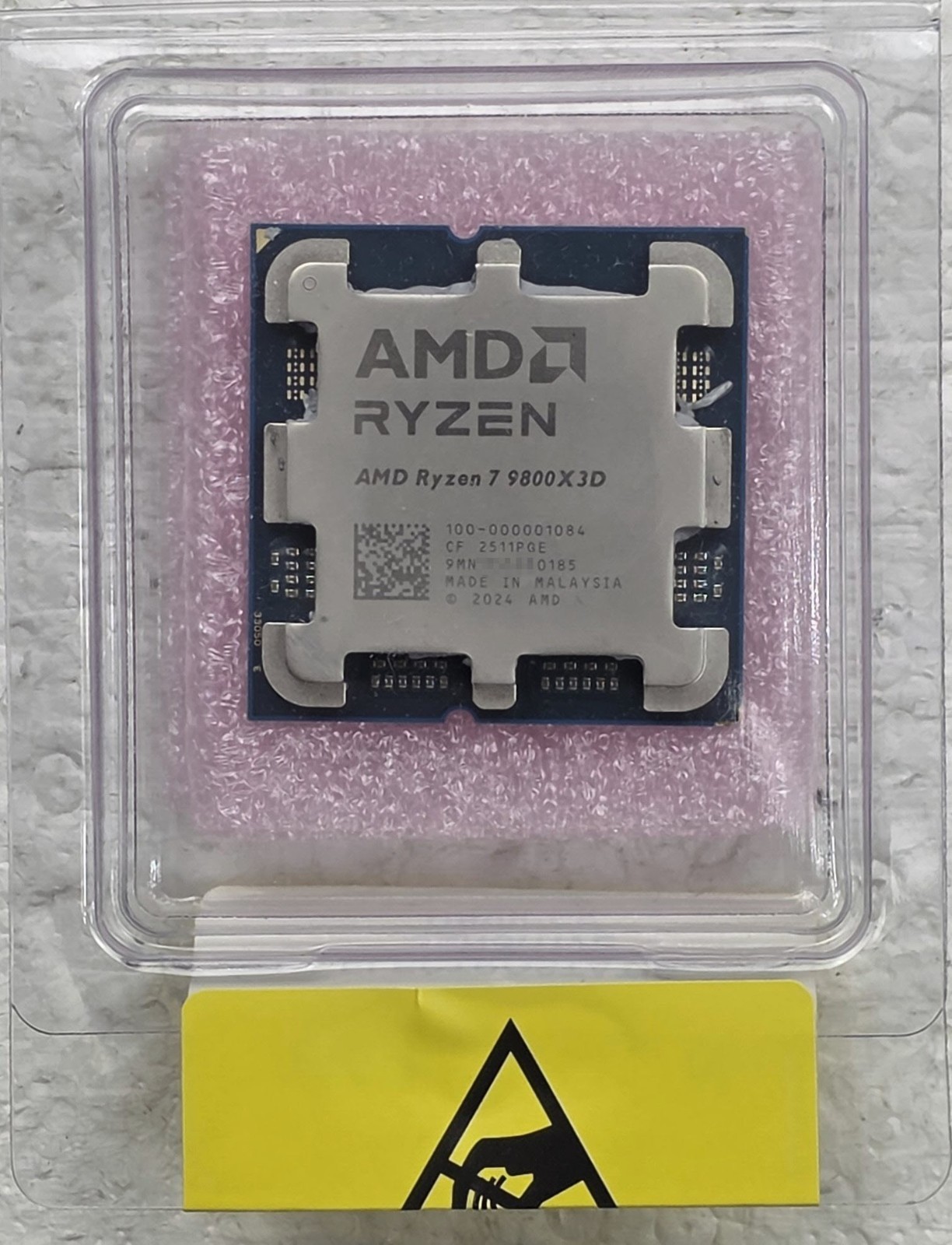 DAMAGED CPU AMD Ryzen 7 9800X3D AM5 8-Core/16-Thread 4.7/5.2 GHz Boost Desktop