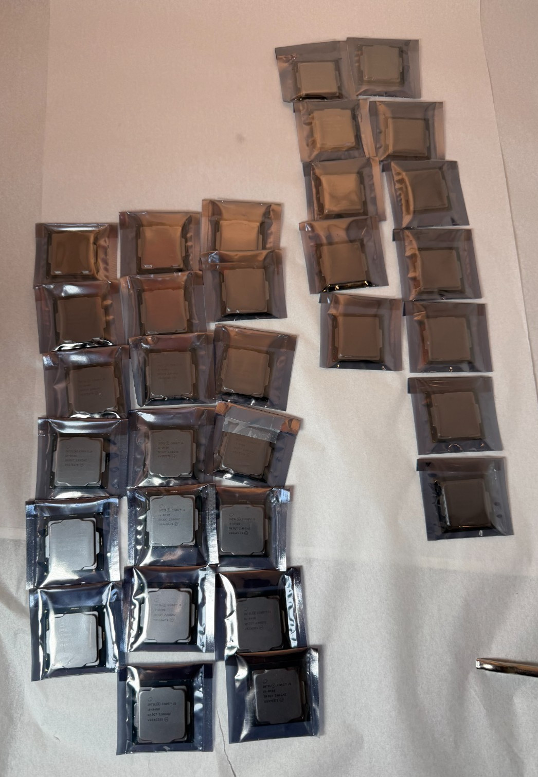 Lot of 20 Intel i5-8400 3.00Ghz Desktop CPUs + 12 other Misc Intel CPUs