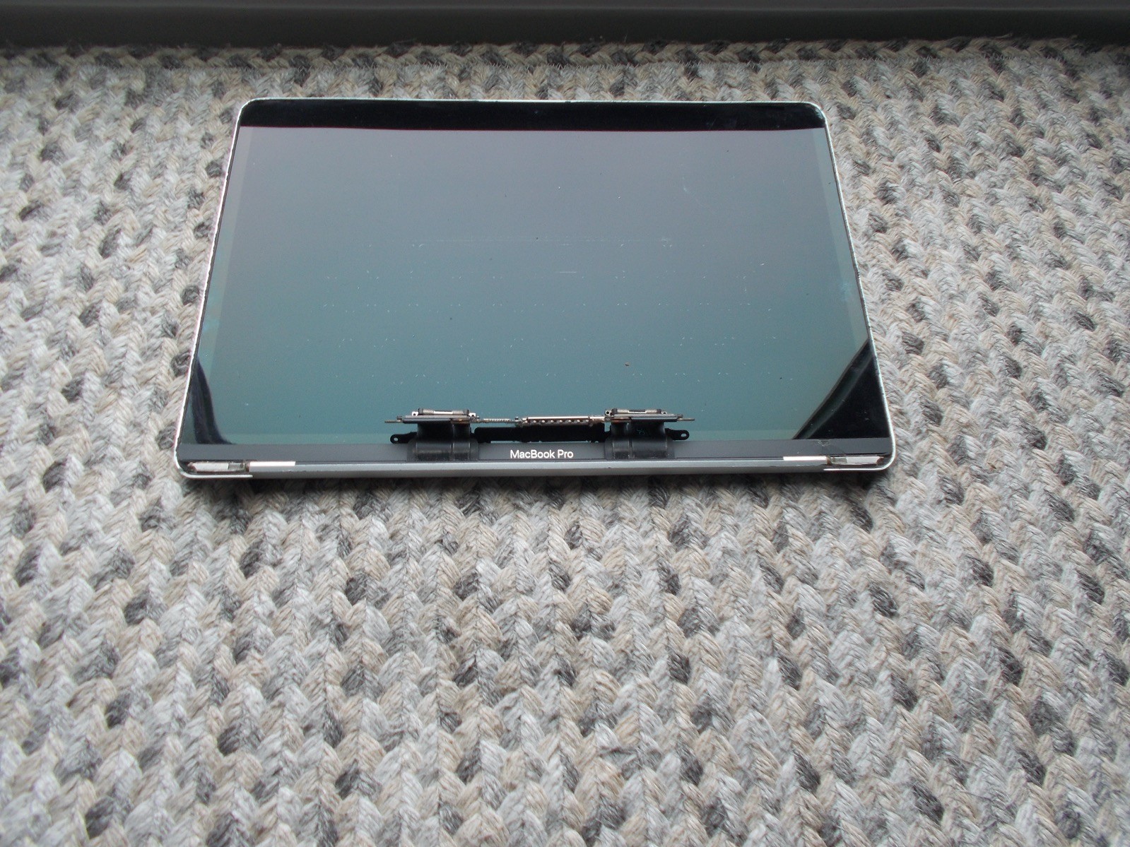 Macbook Pro 13″ A1706 A1708 Silver Display Screen LCD Grade B- Case C