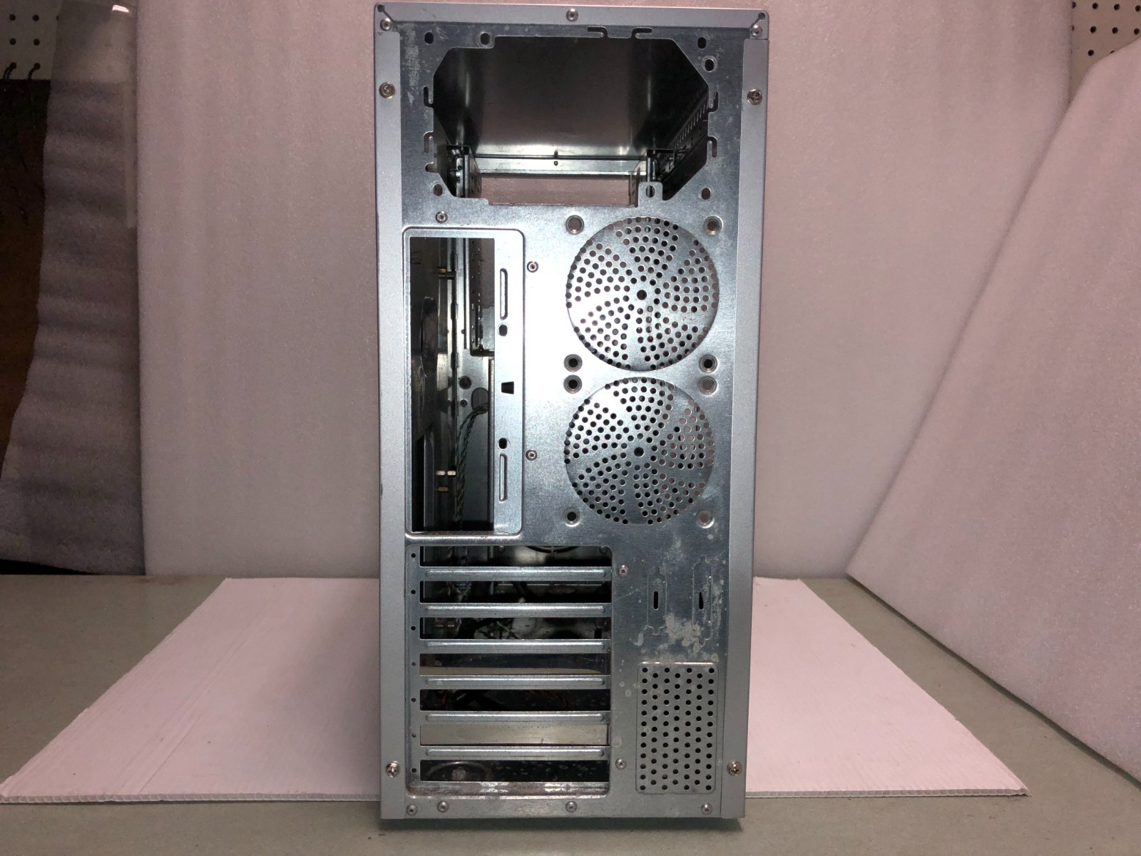 Unbranded Steel Silver Gray Mid-2000s ATX Mid Tower Gaming Computer Case – Used