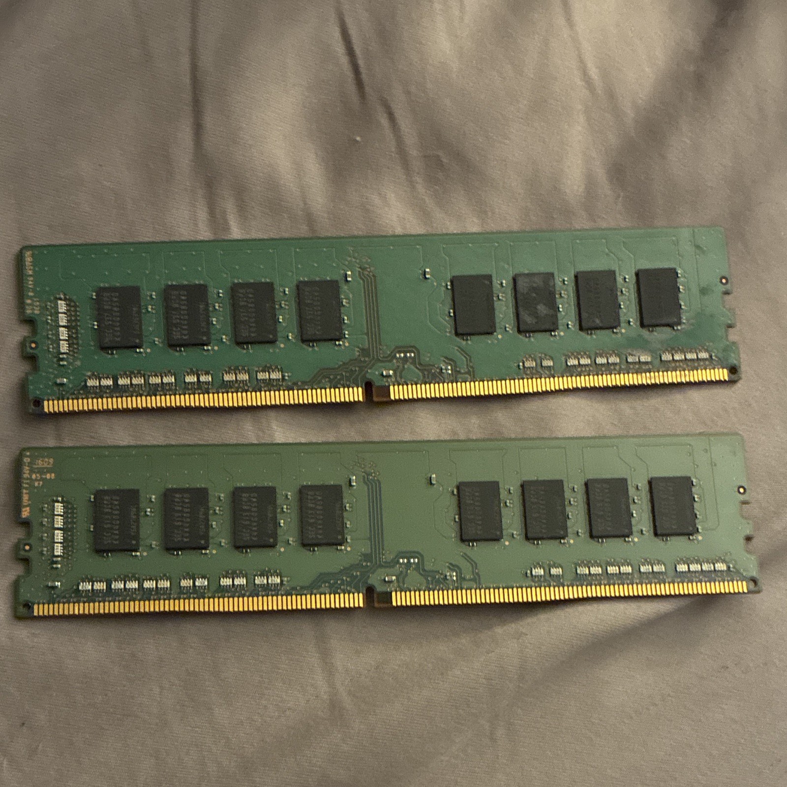 Samsung 16GB (2x8GB) DDR4 PC4-2133P 288-Pin DIMM Non-ECC M378A1G43DB0
