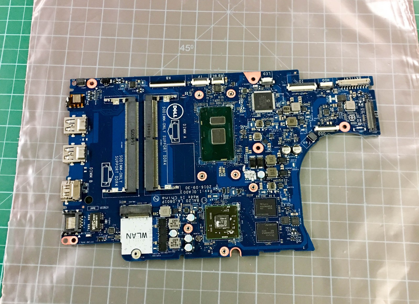 Dell Inspiron 15 5567 Motherboard i7-7500U 2.7Ghz AMD Radeon R7 LA-D801P KFWK9