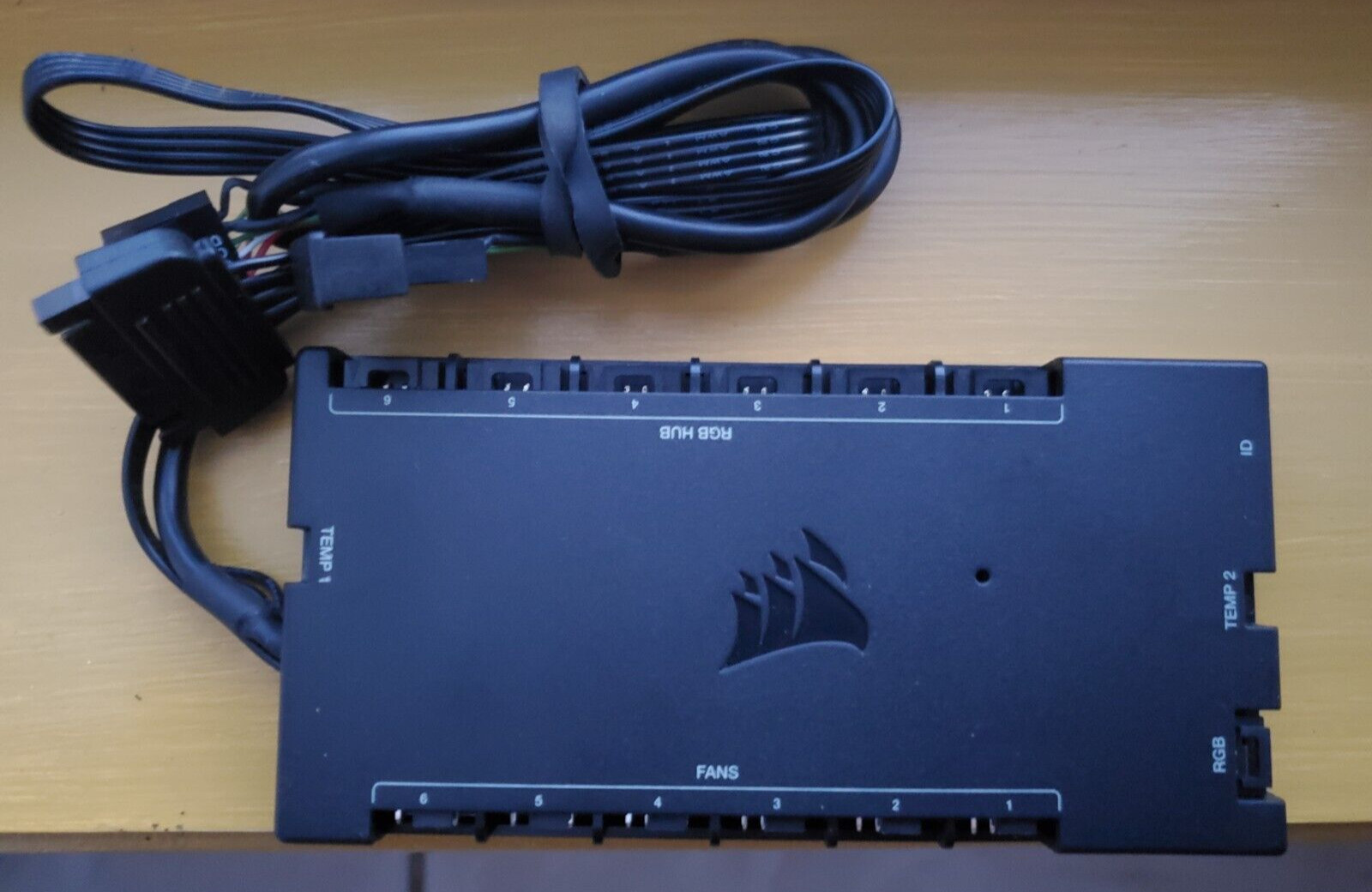 CORSAIR iCUE COMMANDER CORE XT RGB Lighting & Fan Speed Controller
