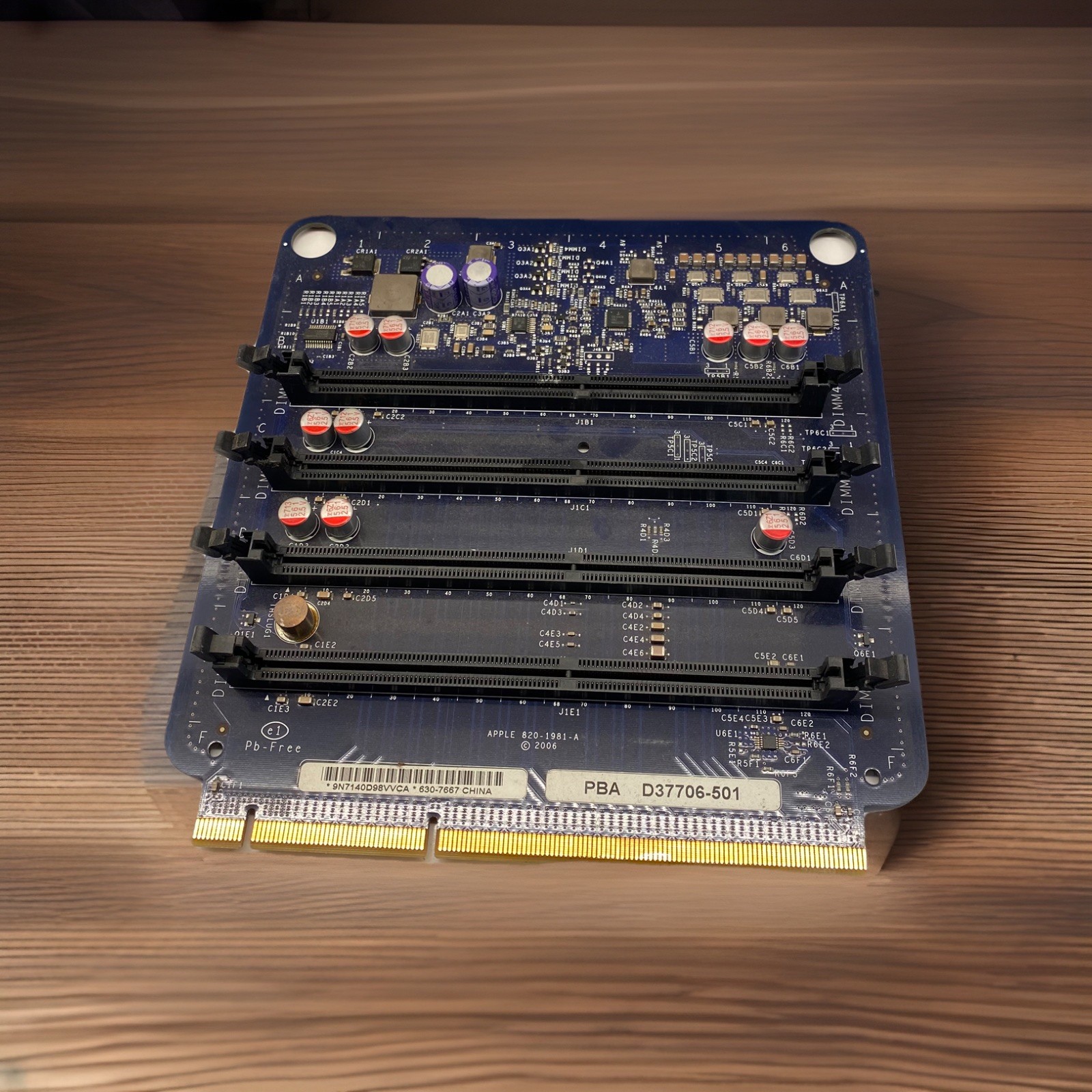 Apple Mac Pro 1,1 2,1 / 2006 2007 / A1186 Memory RAM Riser Board D37706-501 c82