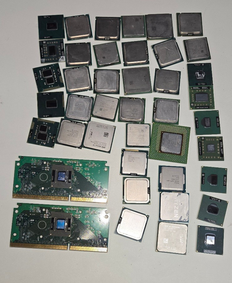 Lot of 42 Intel & Other Brands CPUs Gold Recovery