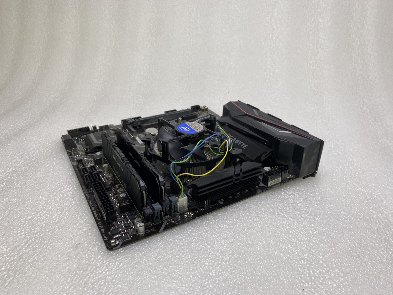 Gigabyte Z390 M Gaming mATX motherboard Core i7-9700K 3.6GHz 16GB DDR4 RAM