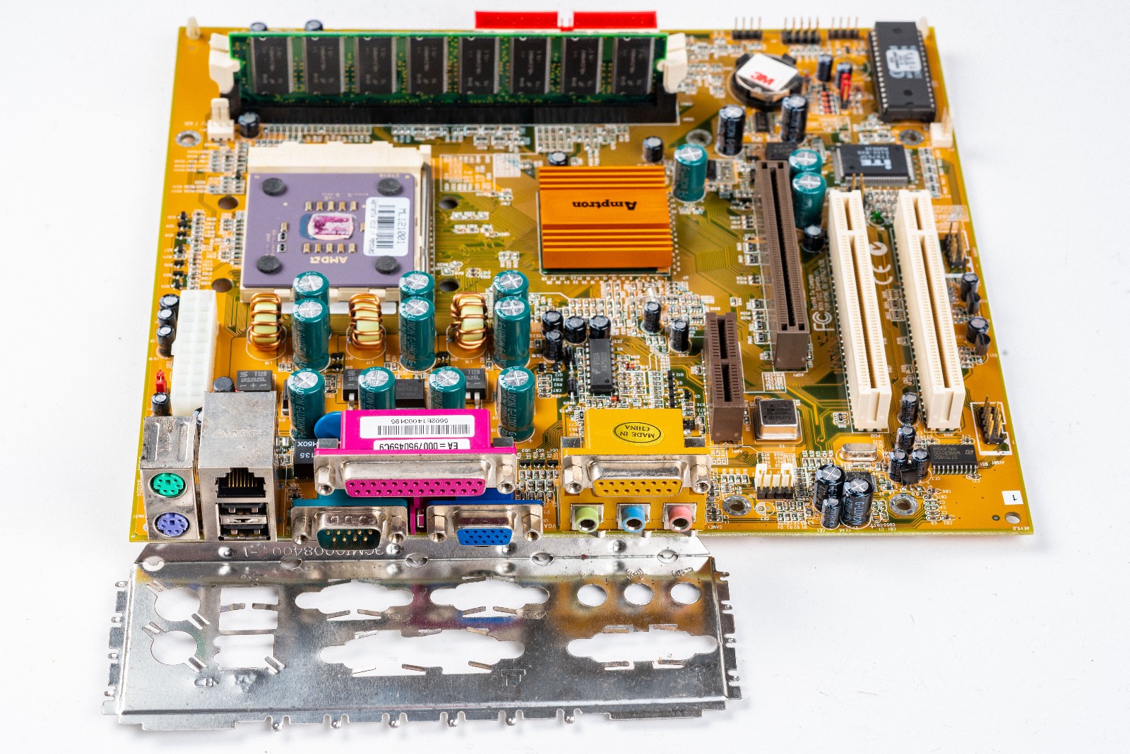 PCChips M810LR V5.0 Socket A MicroATX Motherboard AGP AMD Duron 900 Windows 98