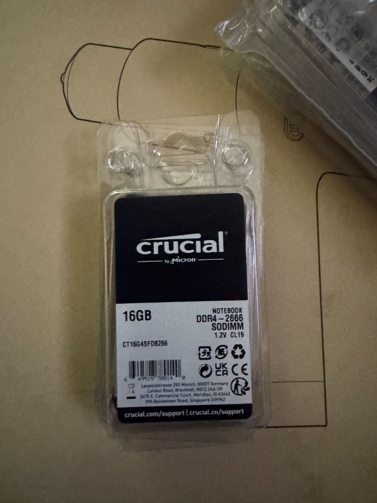 Crucial CT16G4SFD8266 16GB PC4-21300 DDR4-2666MHz non-ECC Unbuffered CL19 260