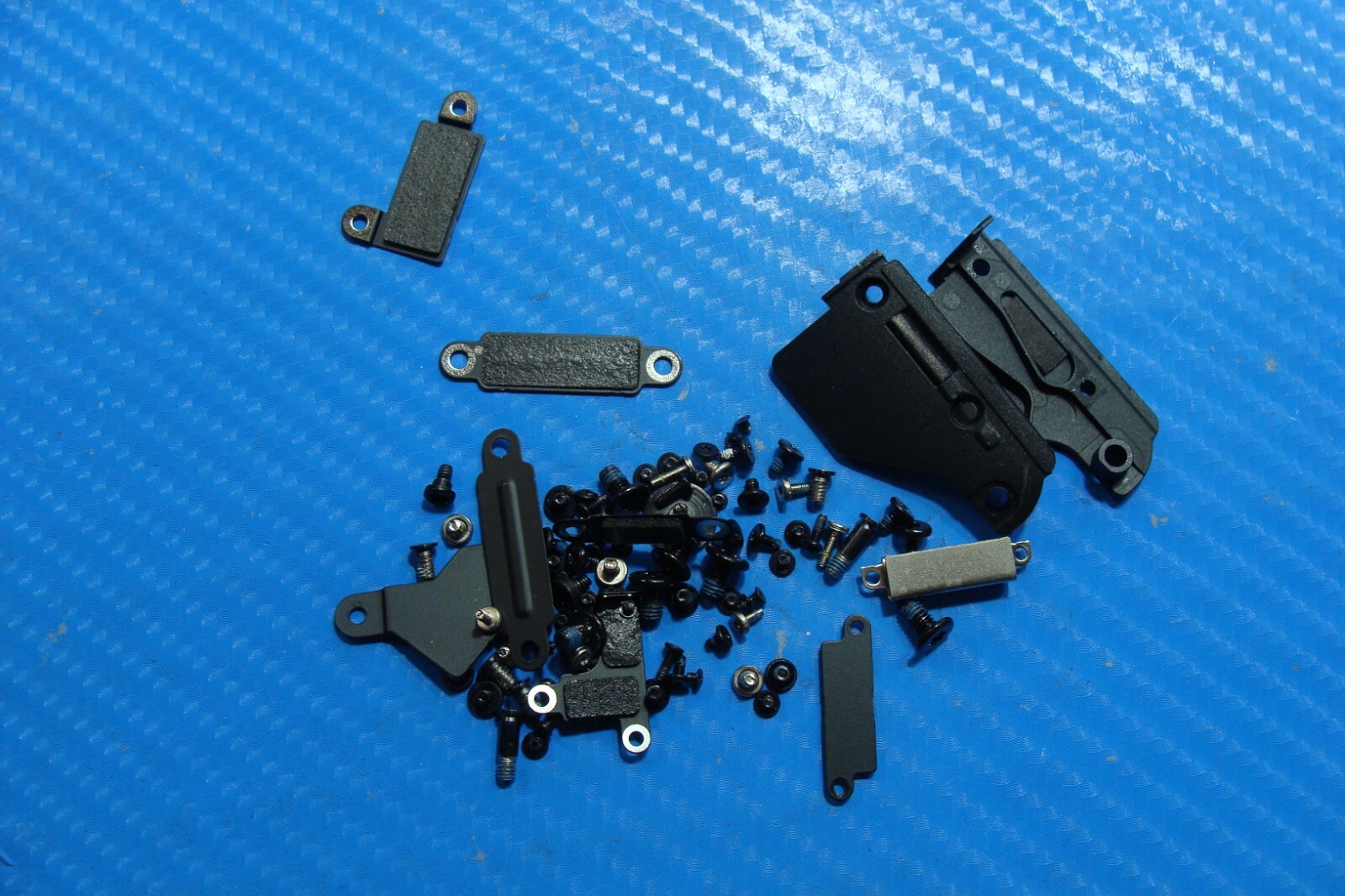 MacBook Pro A2141 Late 2019 MVVJ2LL/A MVVK2LL/A 16″ Screw Set w/Clutch Cover Set