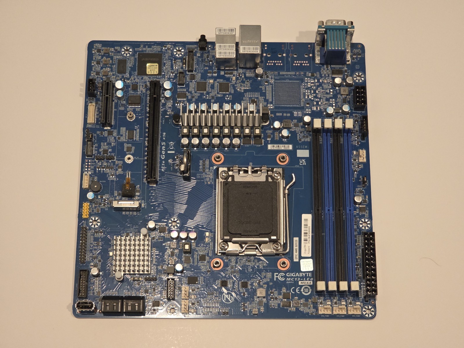 Gigabyte MC13-LE0 Socket AM5 Supported AMD EPYC 4004/ AMD Ryzen 7000 Series CPU